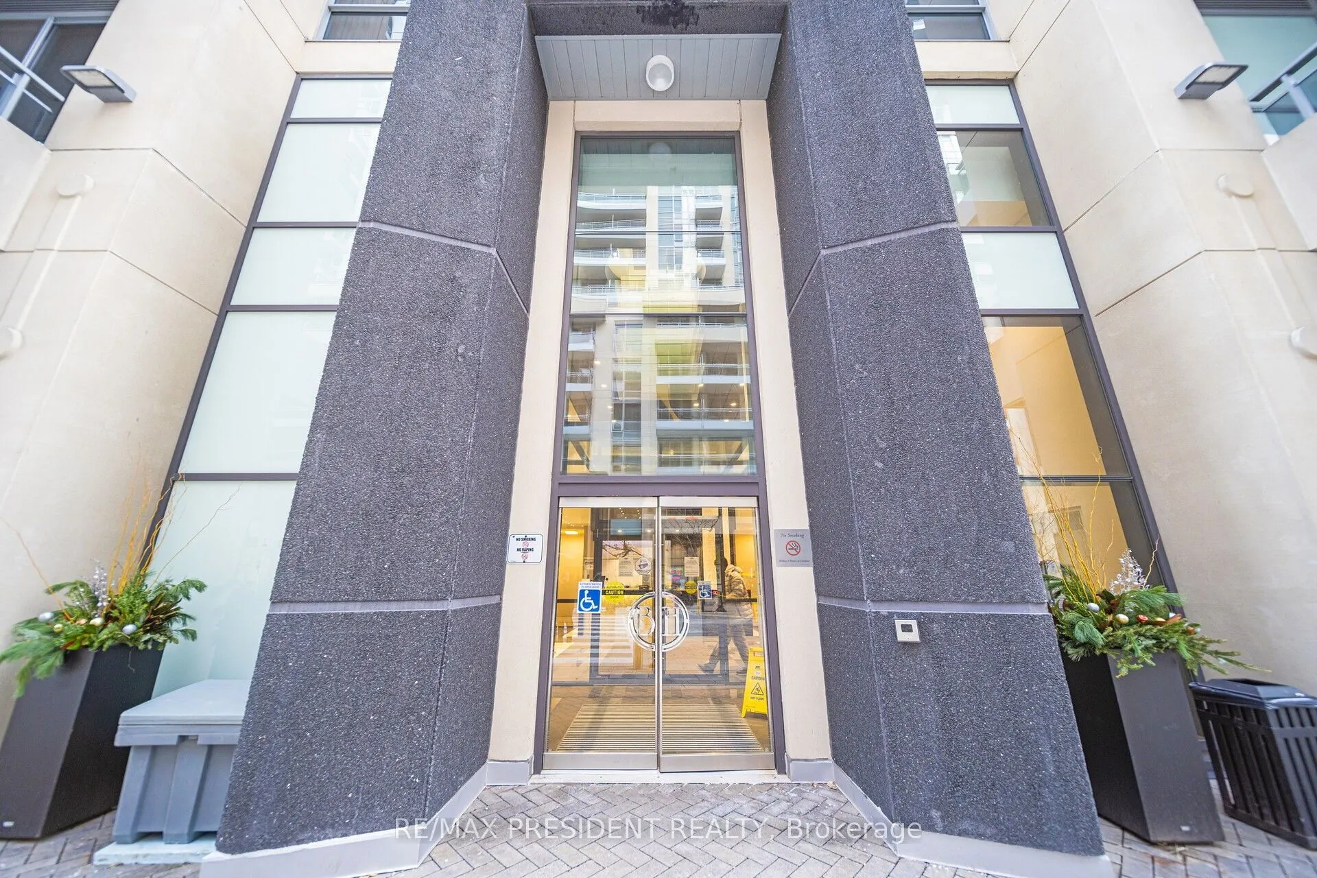 9191 Yonge Street, #902 SW