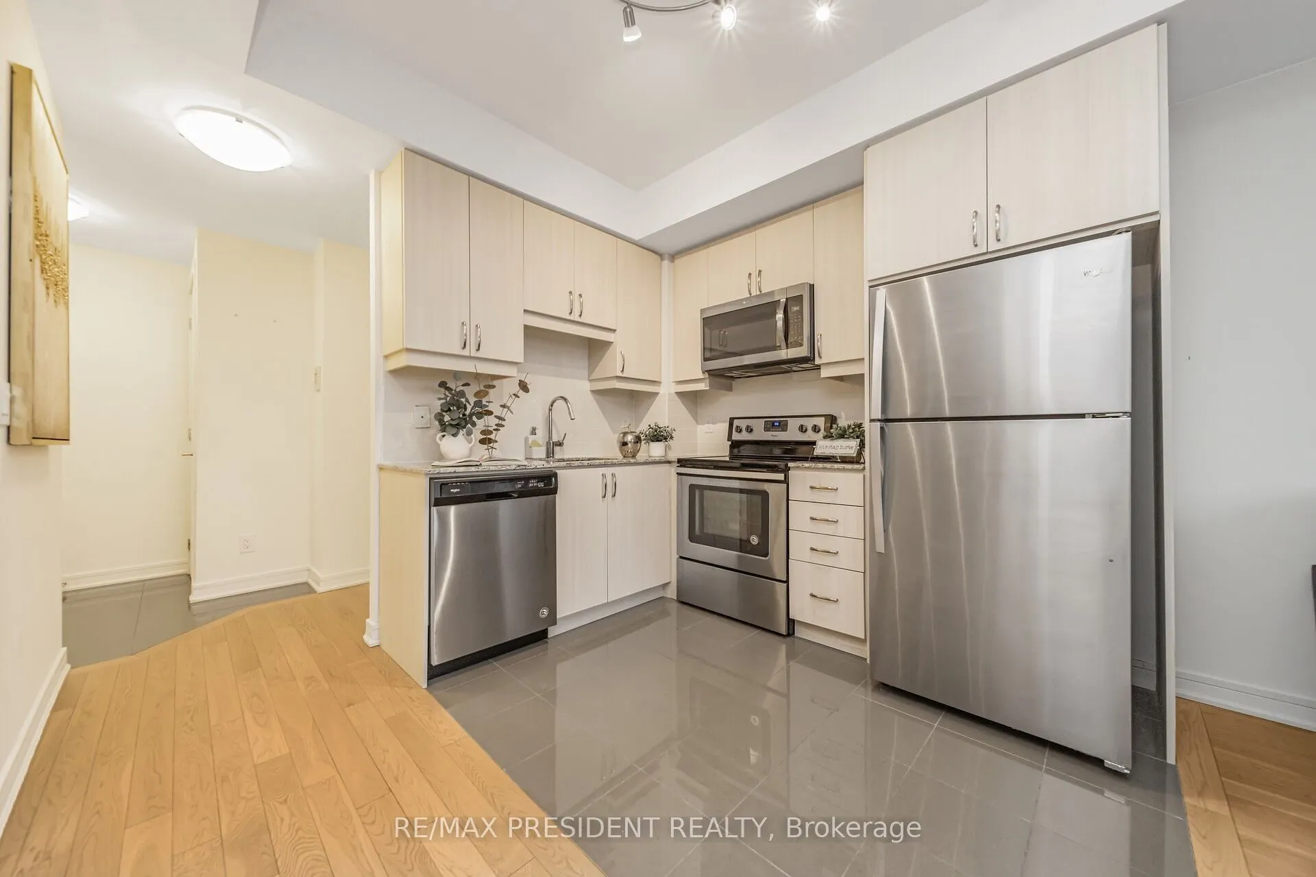 9191 Yonge Street, #902 SW