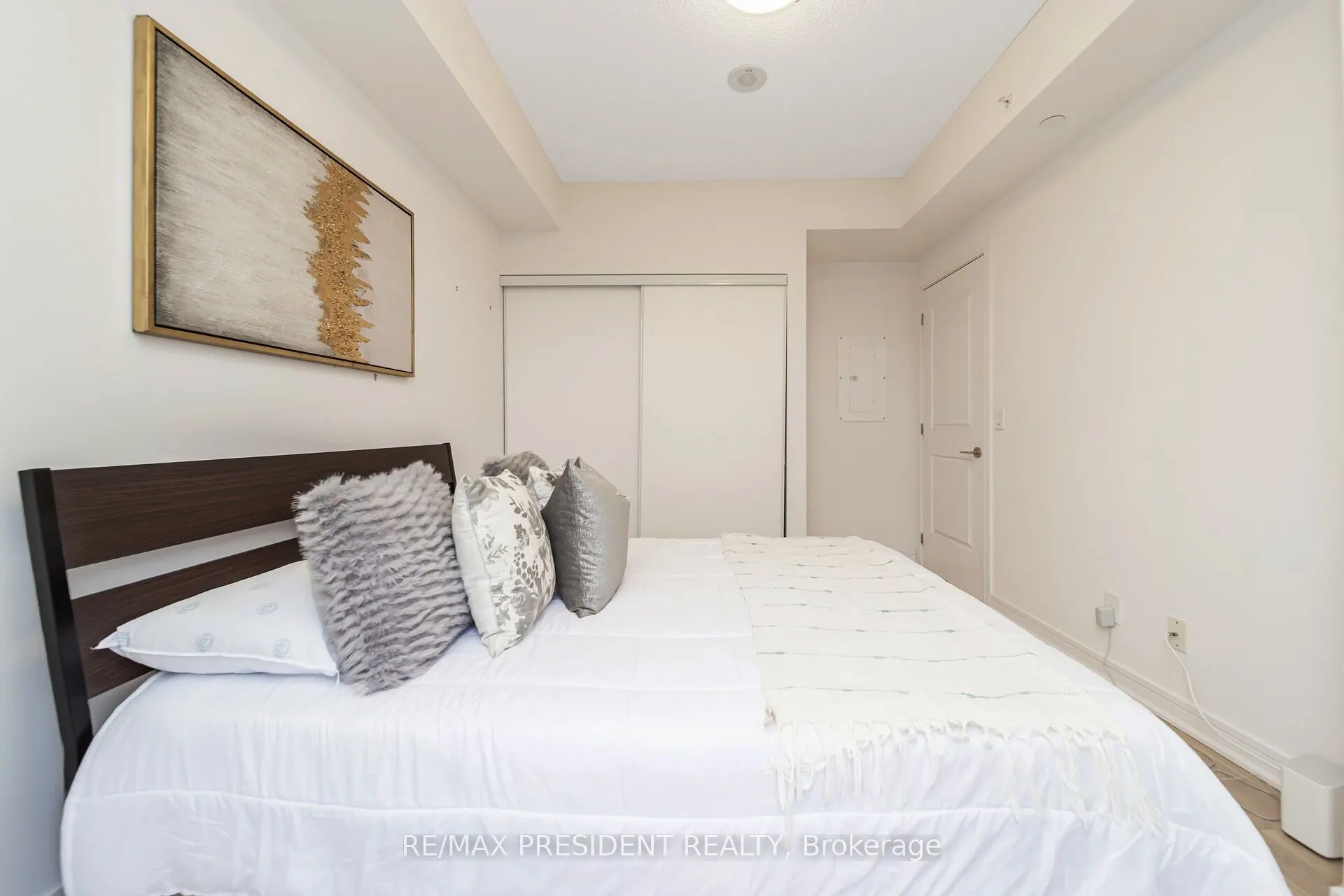 9191 Yonge Street, #902 SW