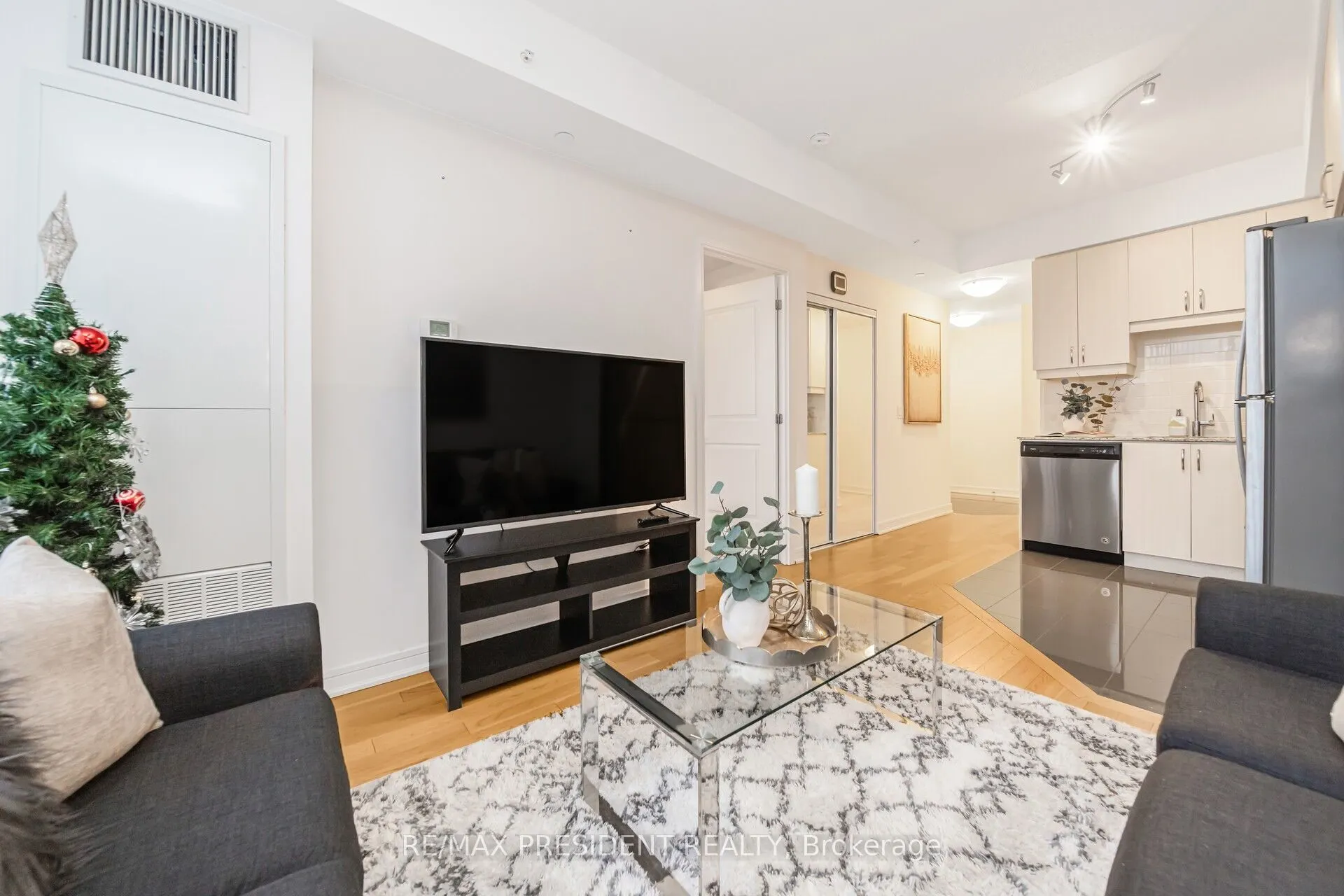 9191 Yonge Street, #902 SW