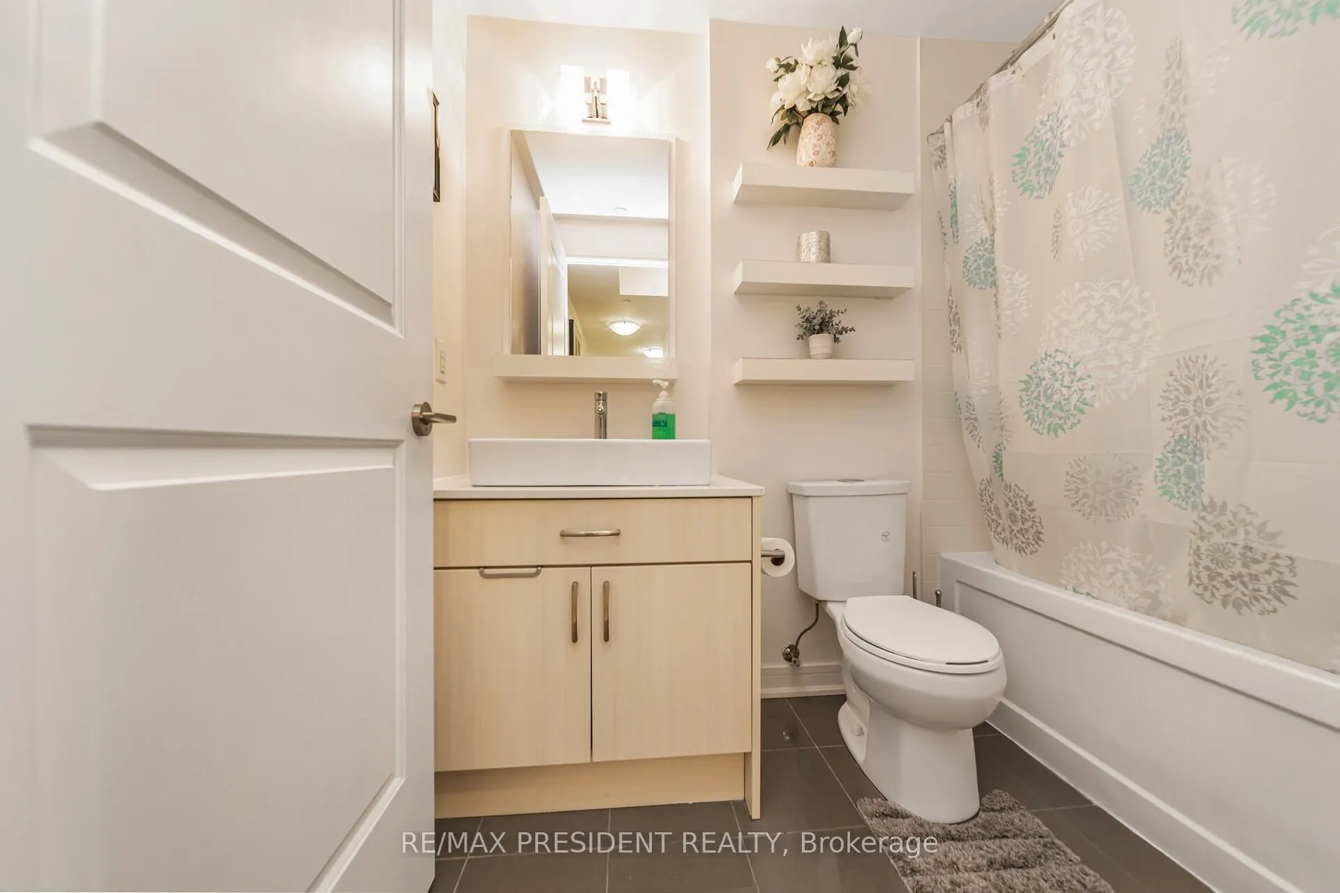 9191 Yonge Street, #902 SW