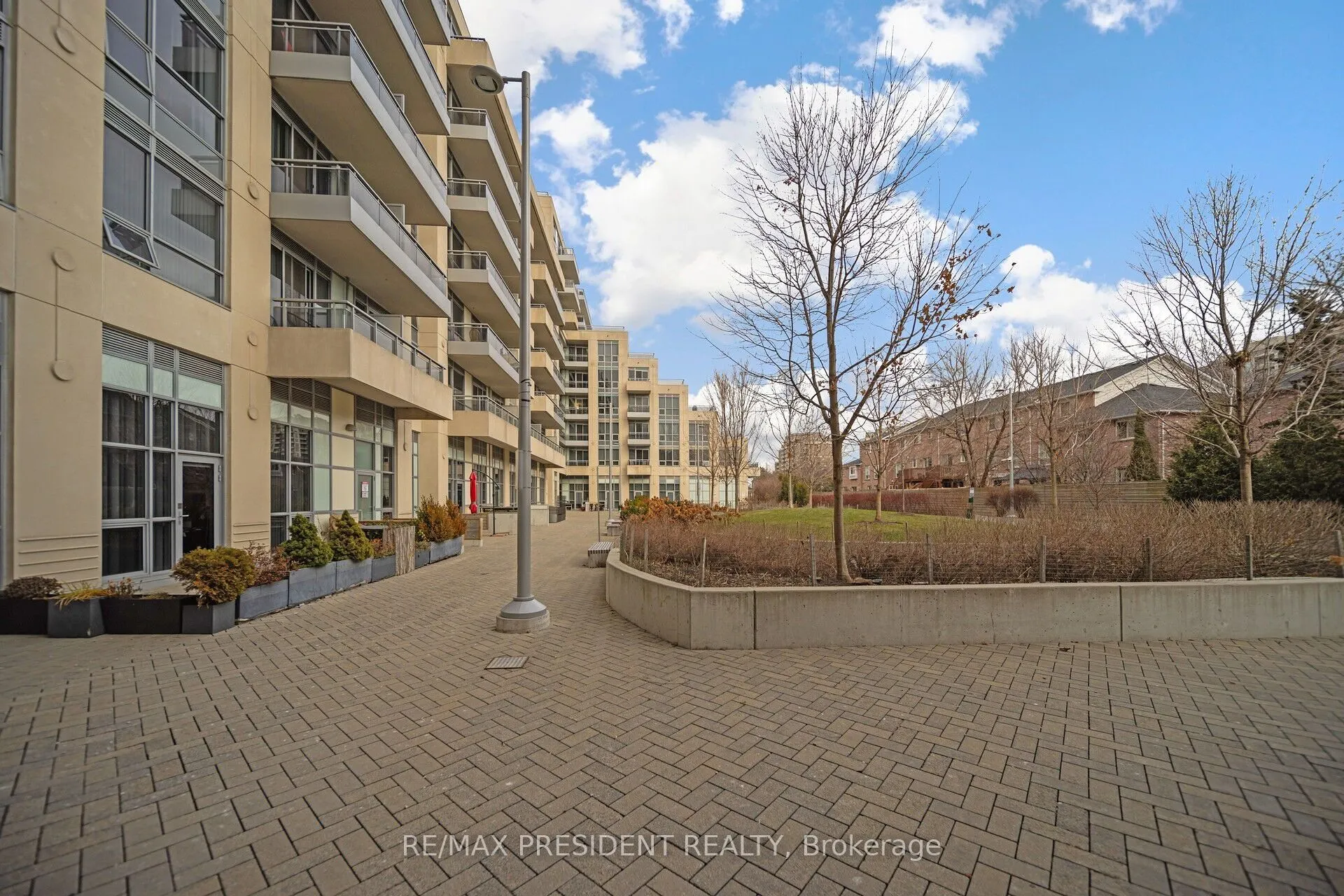 9191 Yonge Street, #902 SW