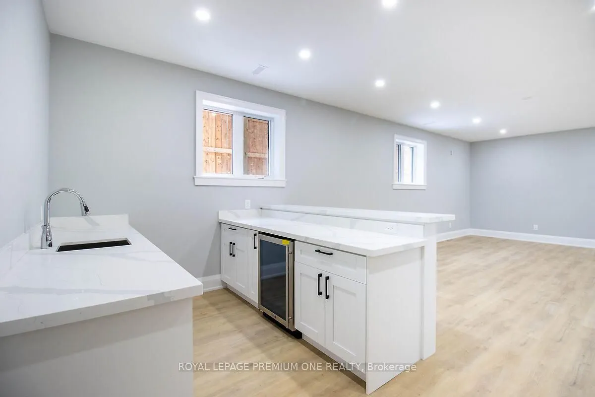 225 Sunnybrae Avenue