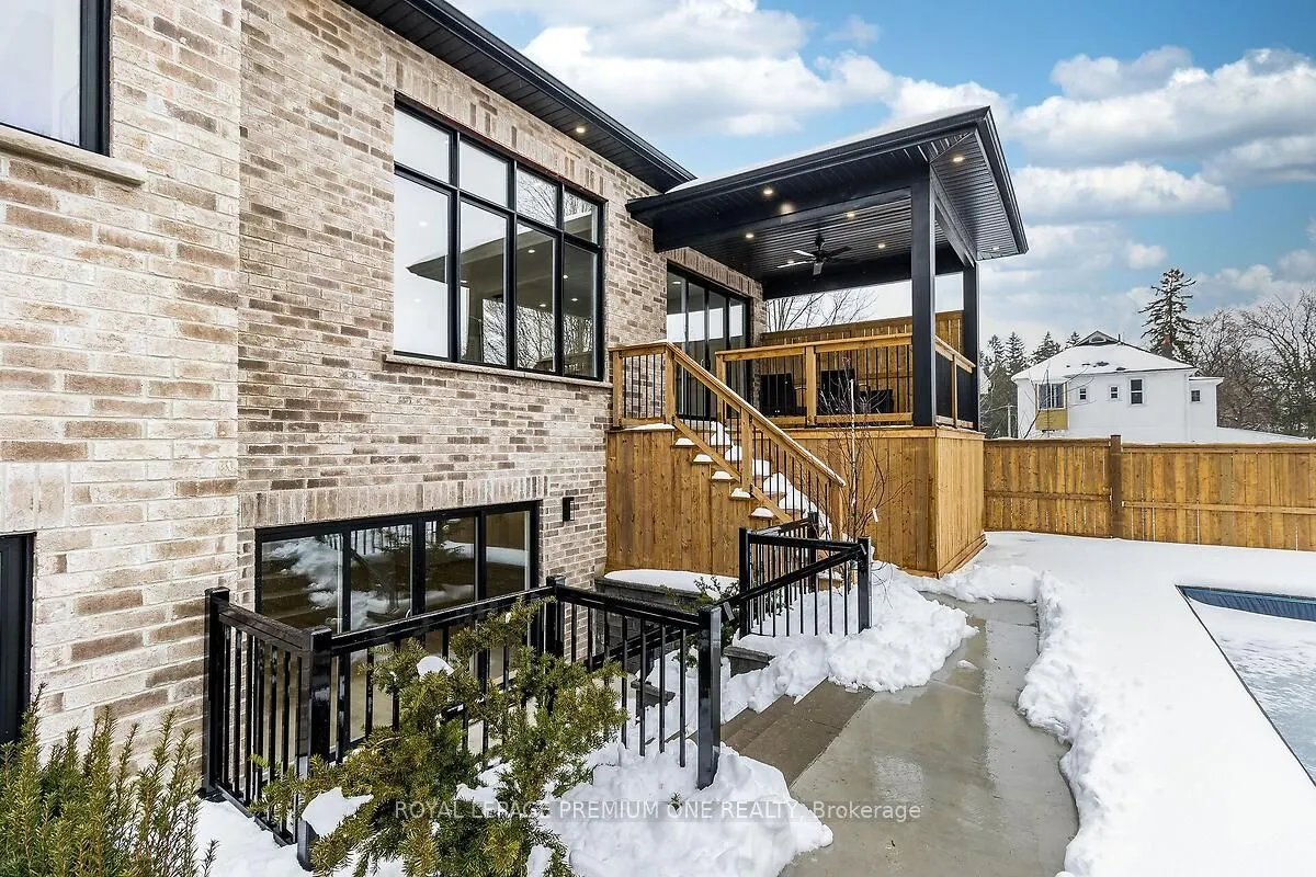 225 Sunnybrae Avenue