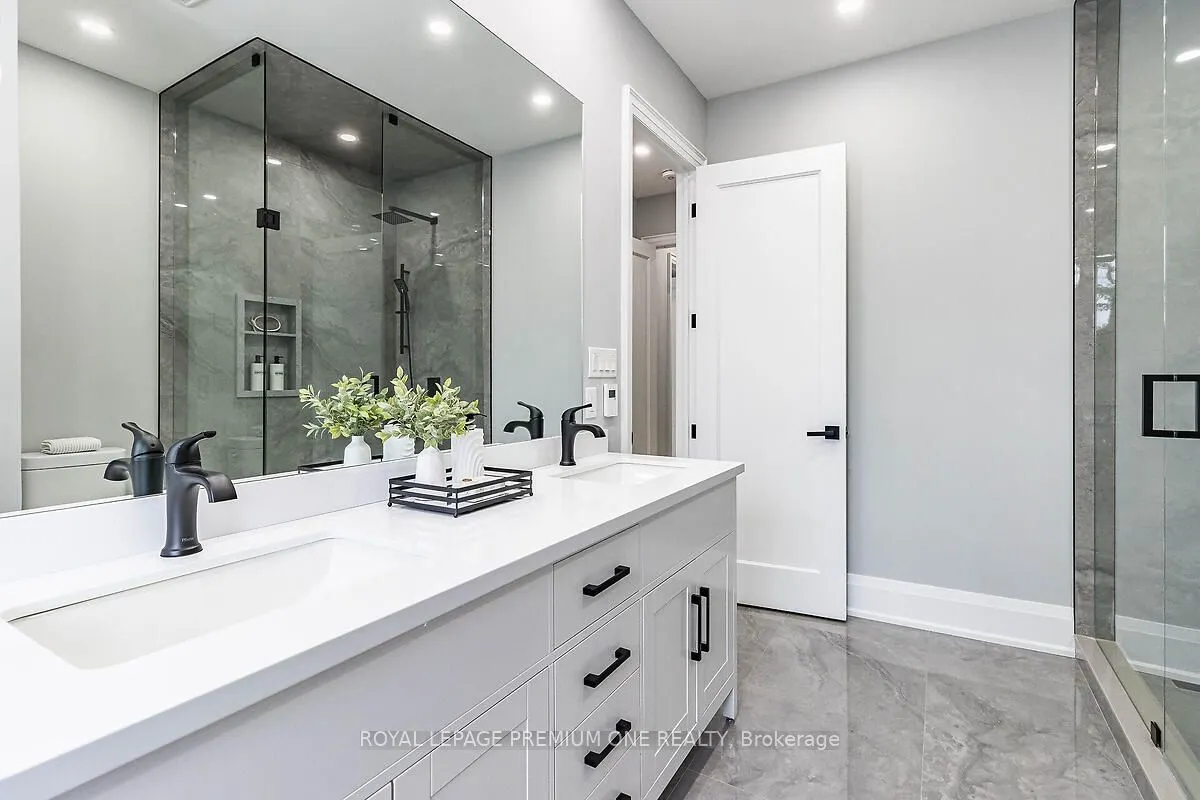 225 Sunnybrae Avenue