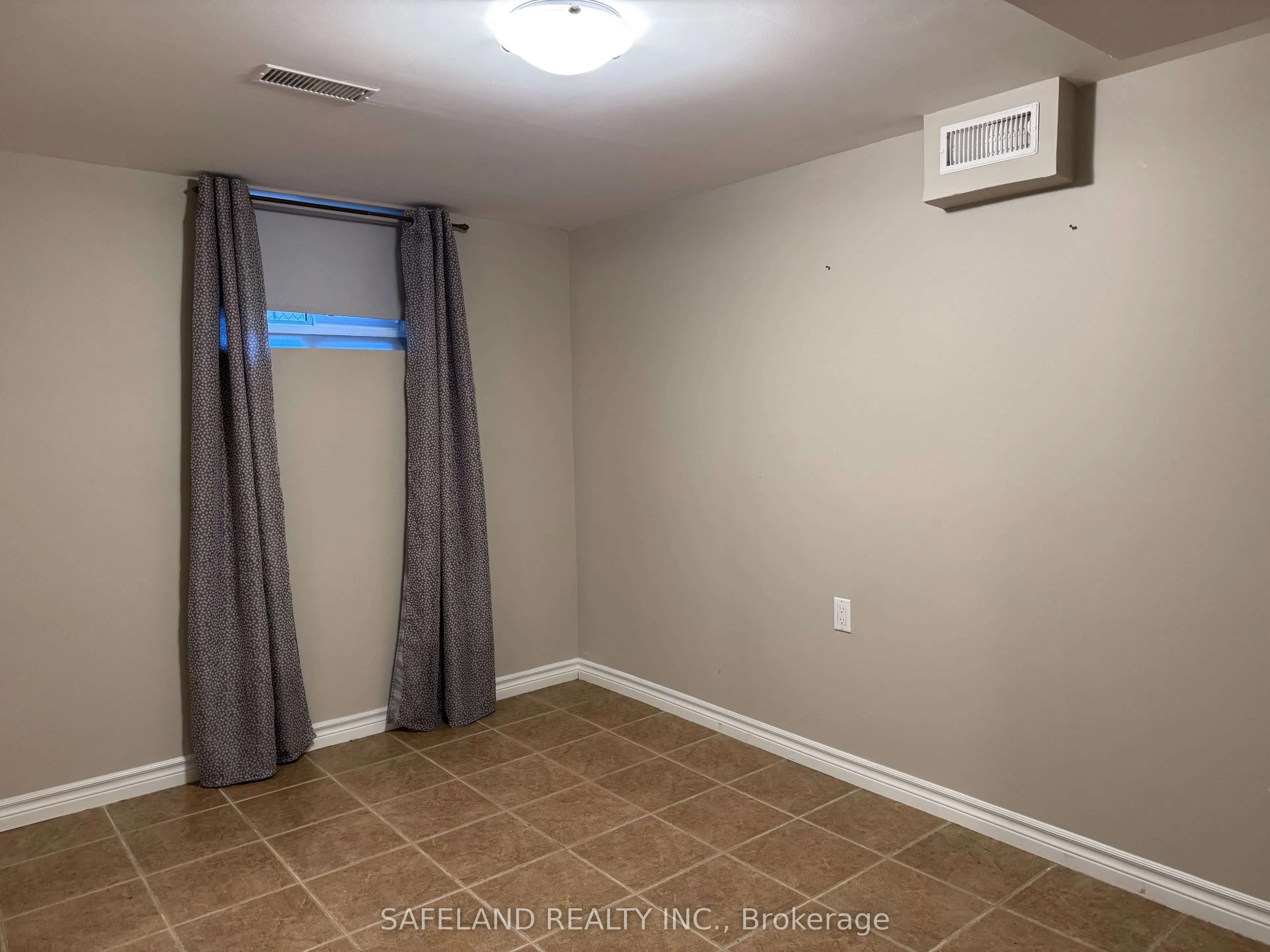 26 Dunham Crescent, #Lower