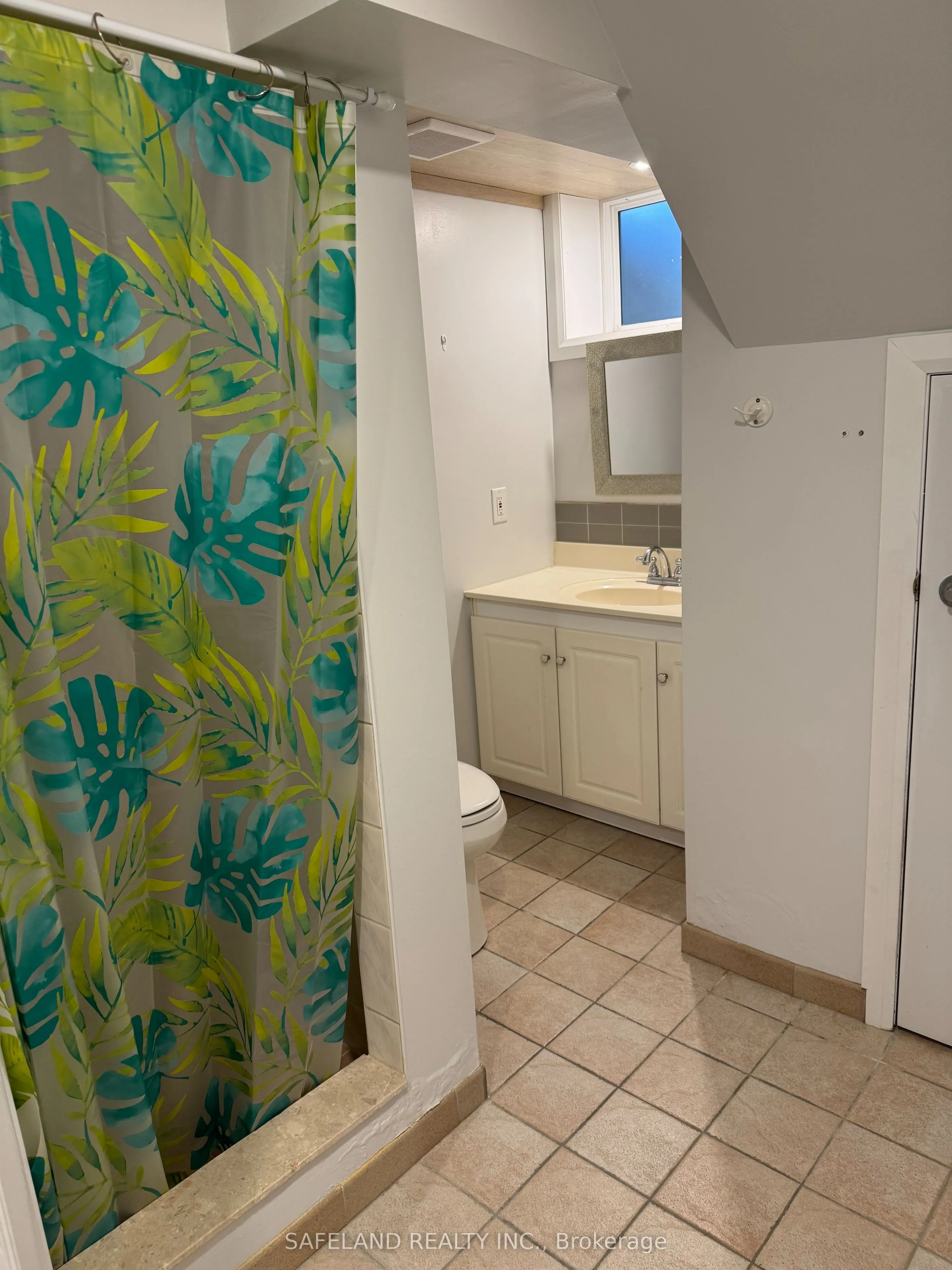 26 Dunham Crescent, #Lower