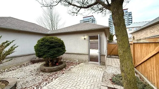 82 Ellesmere Street