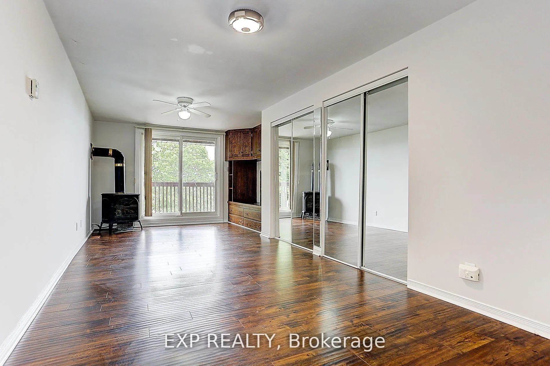 127 Lake Drive N