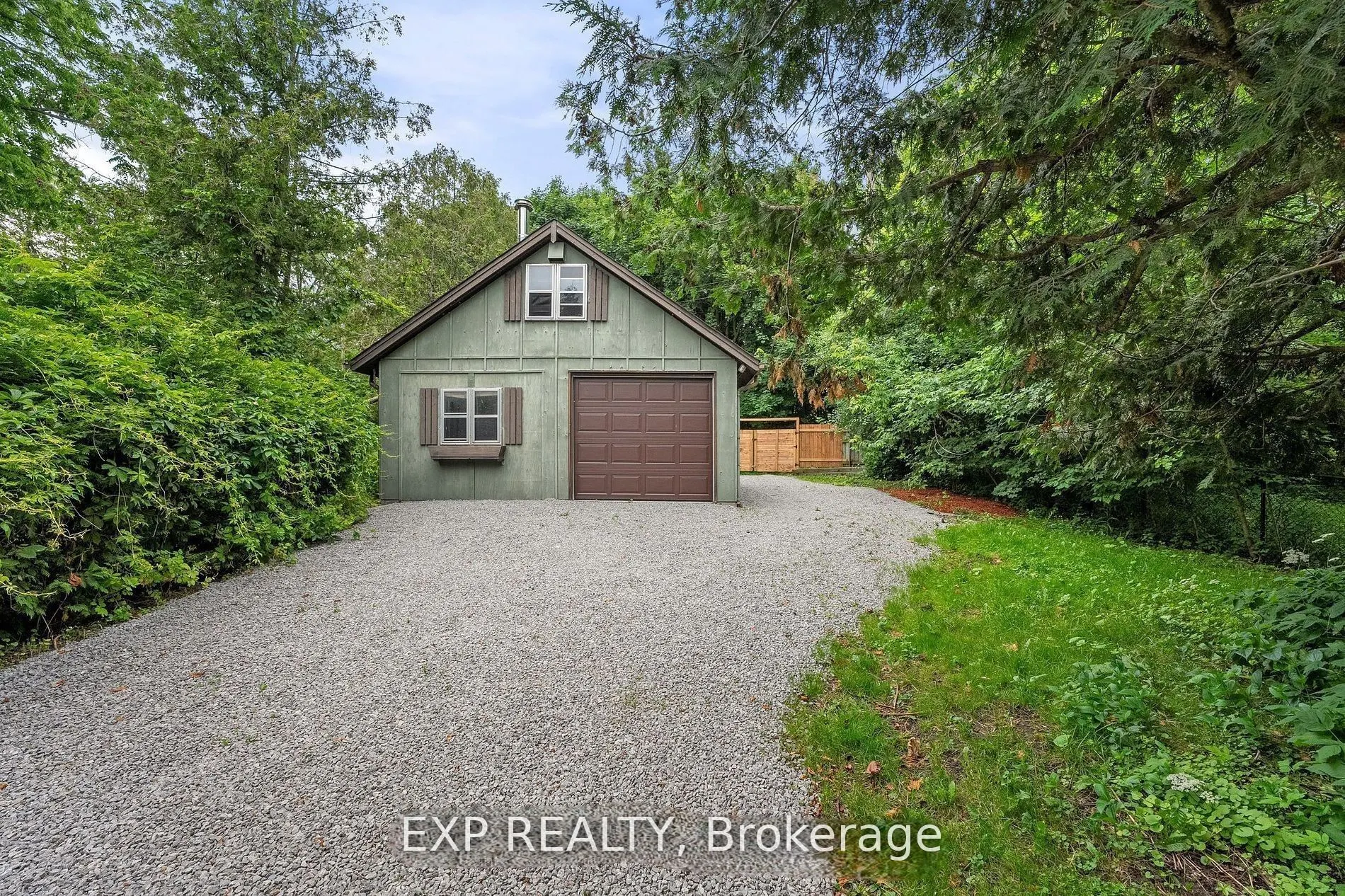 127 Lake Drive N