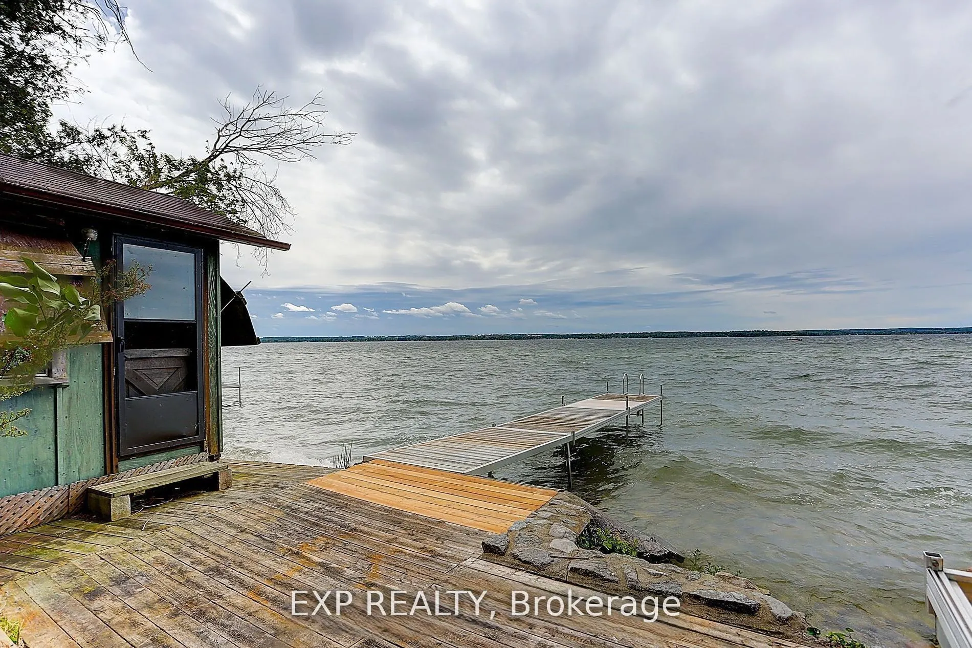 127 Lake Drive N
