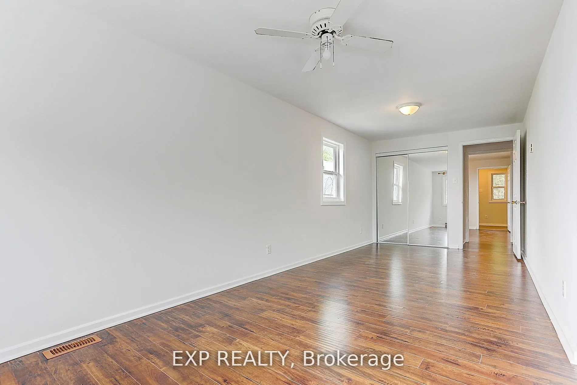 127 Lake Drive N