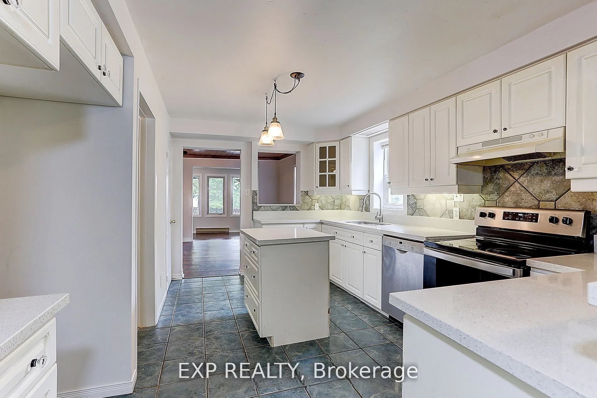 127 Lake Drive N