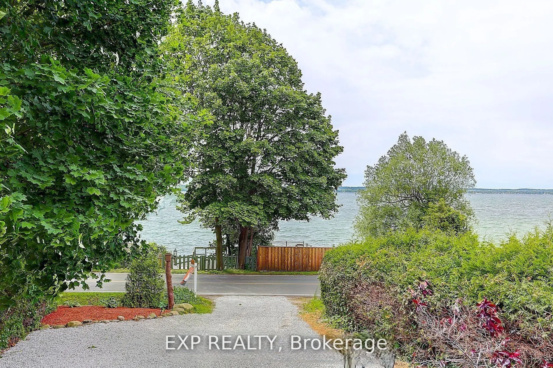 127 Lake Drive N