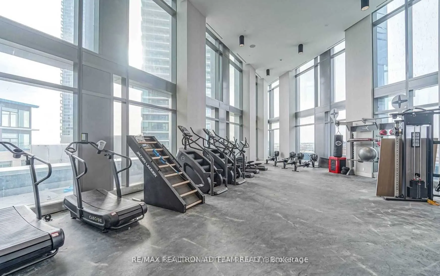 1000 Portage Parkway, #1901