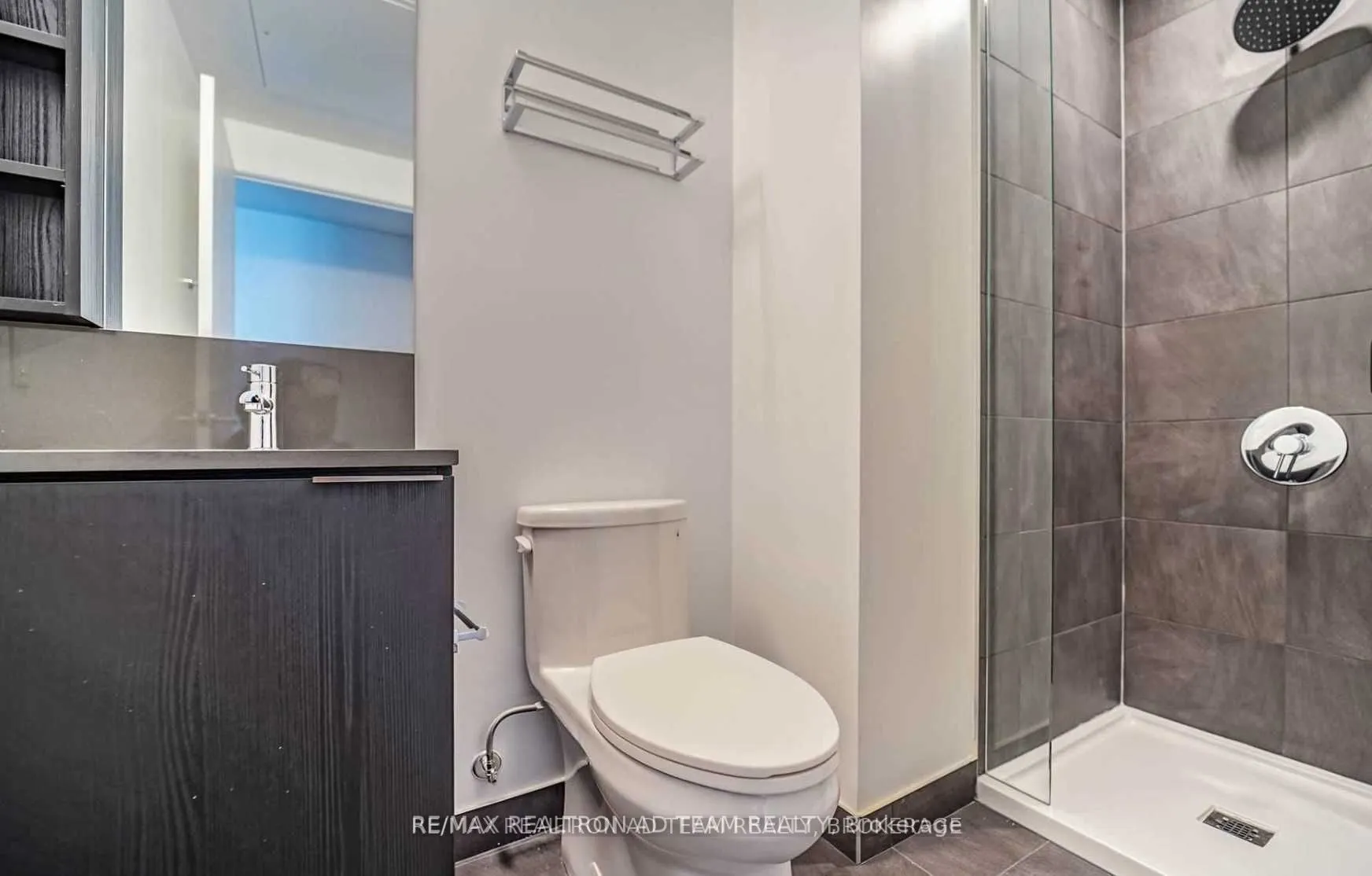 1000 Portage Parkway, #1901