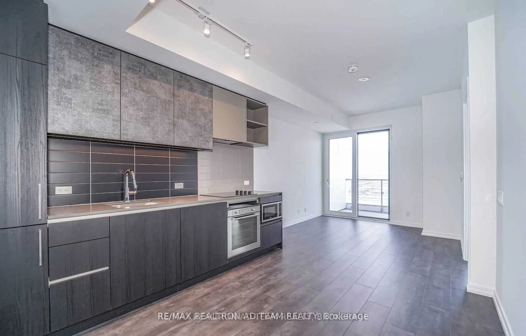 1000 Portage Parkway, #1901