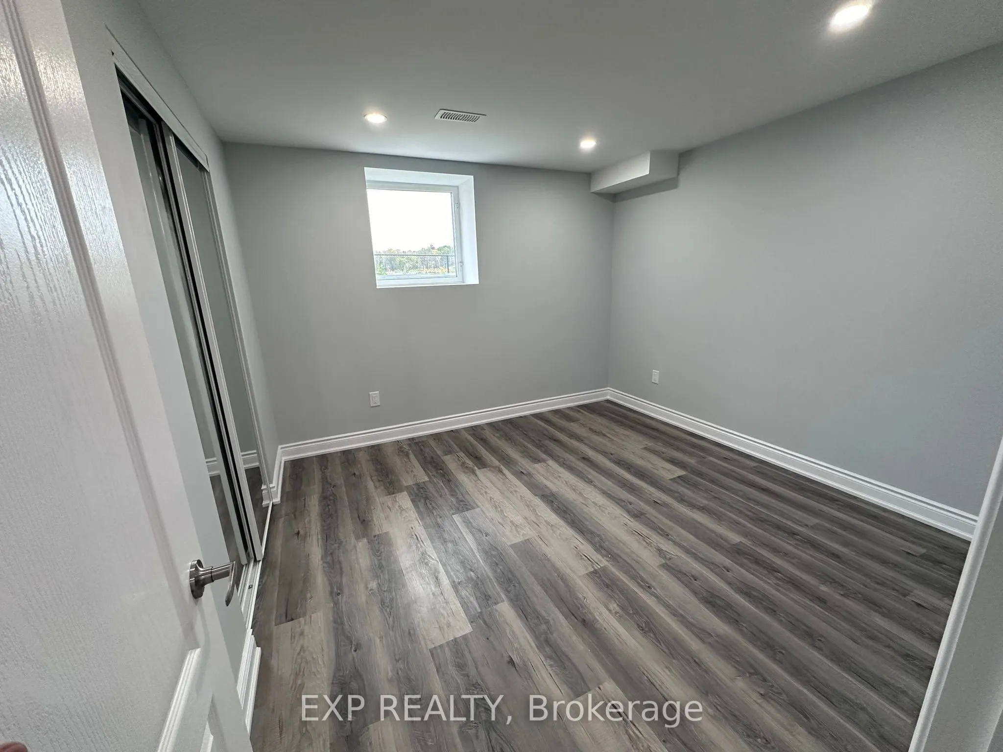 31 Lorne Thomas Place