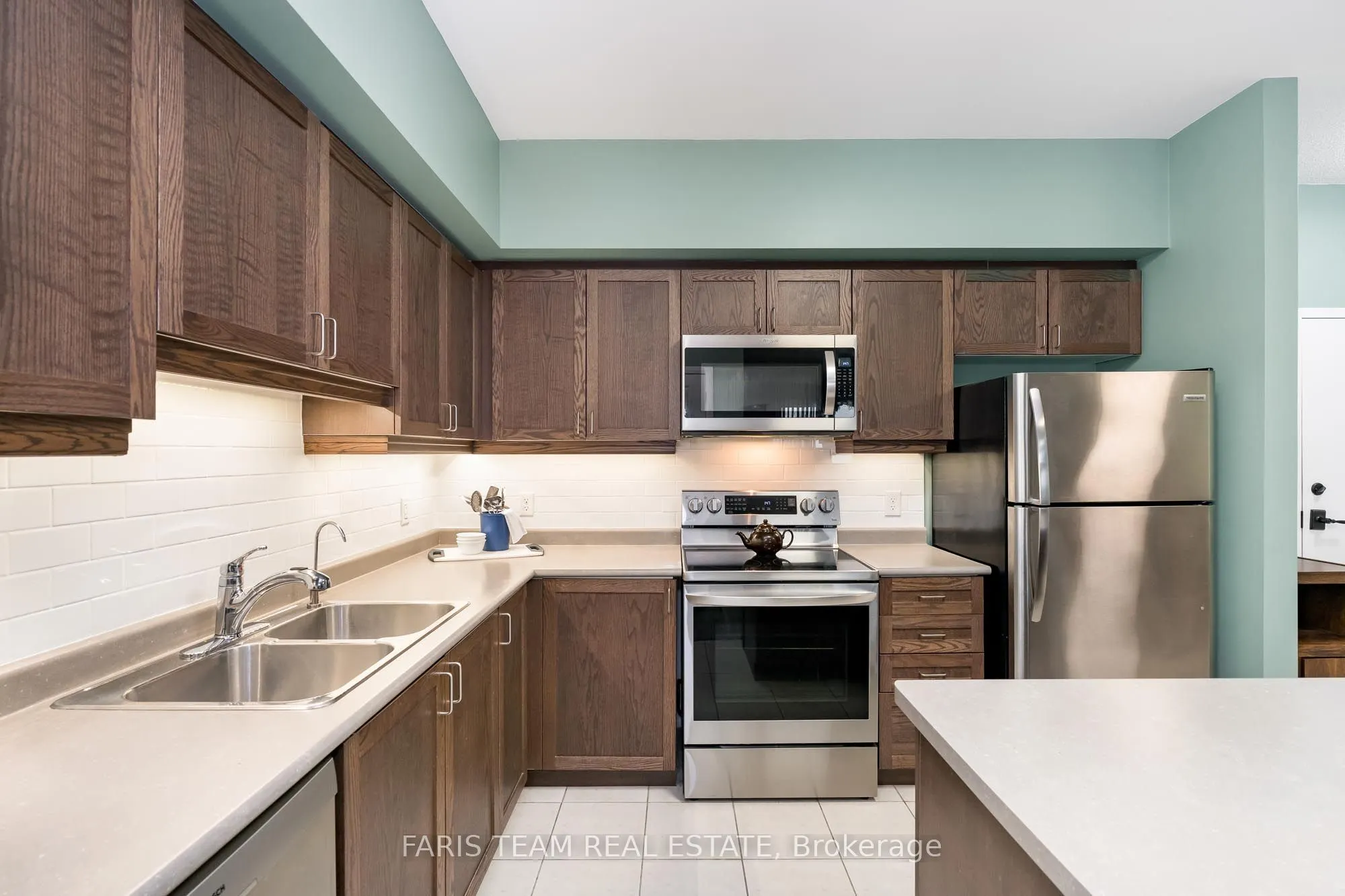 161 Wellington Street E, #406