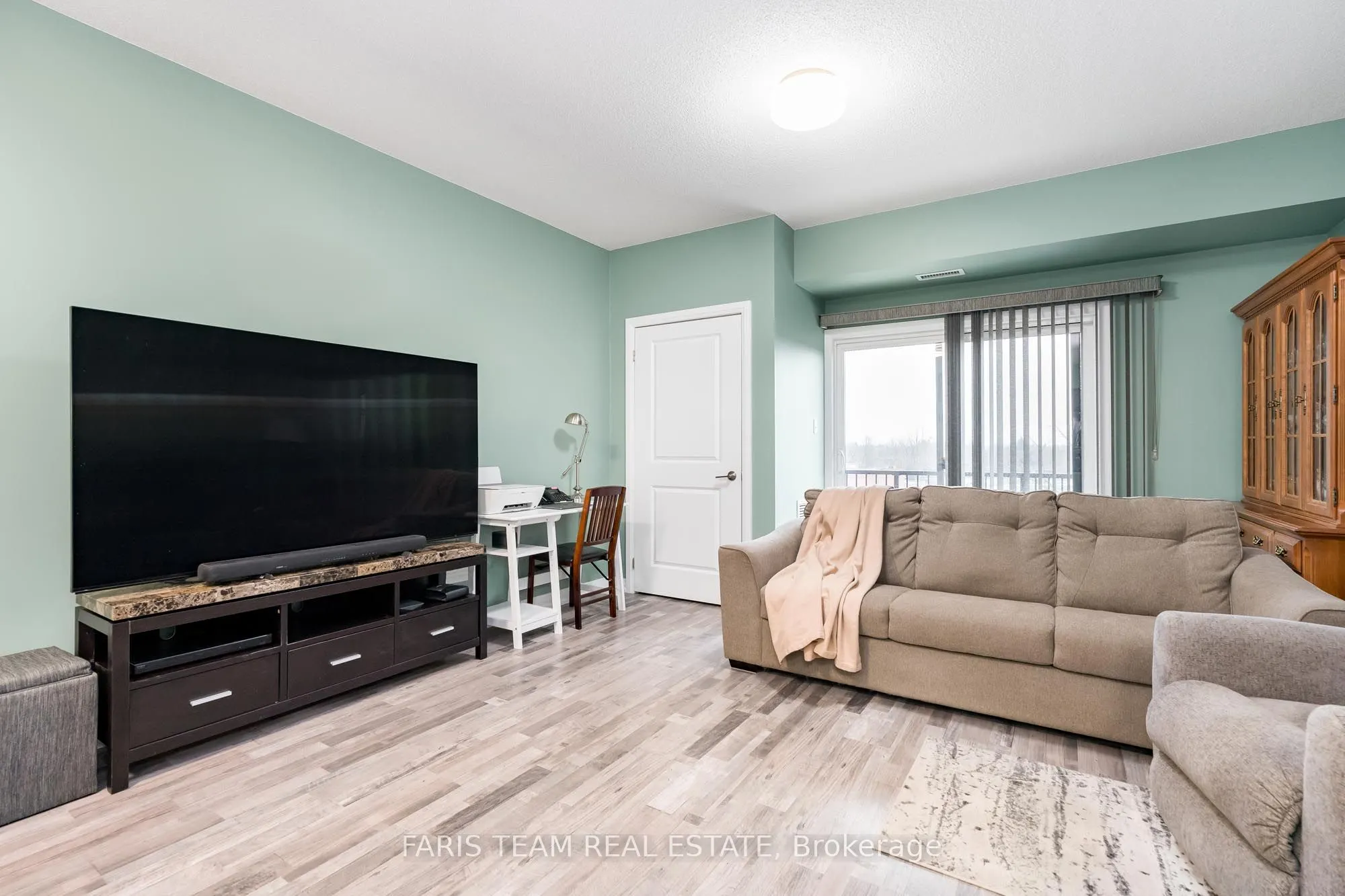 161 Wellington Street E, #406