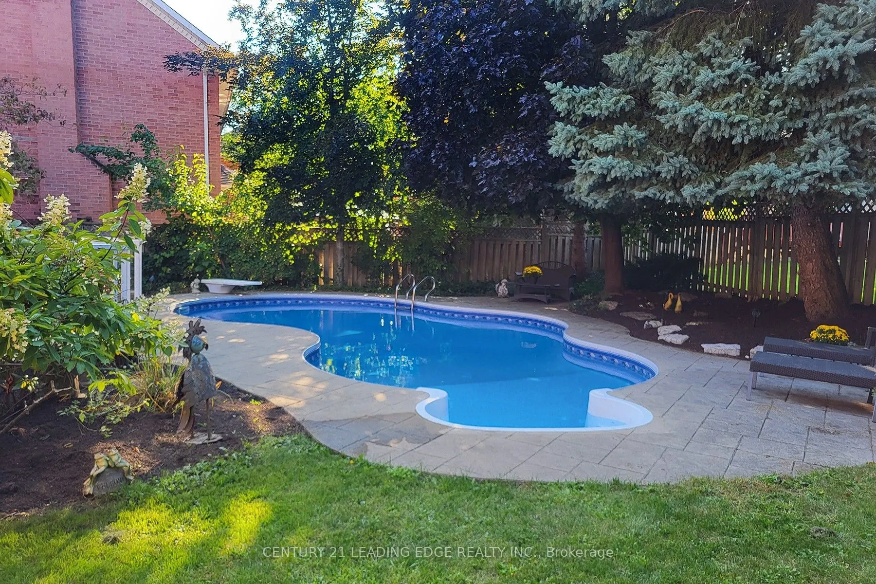 6 WRENWOOD Court