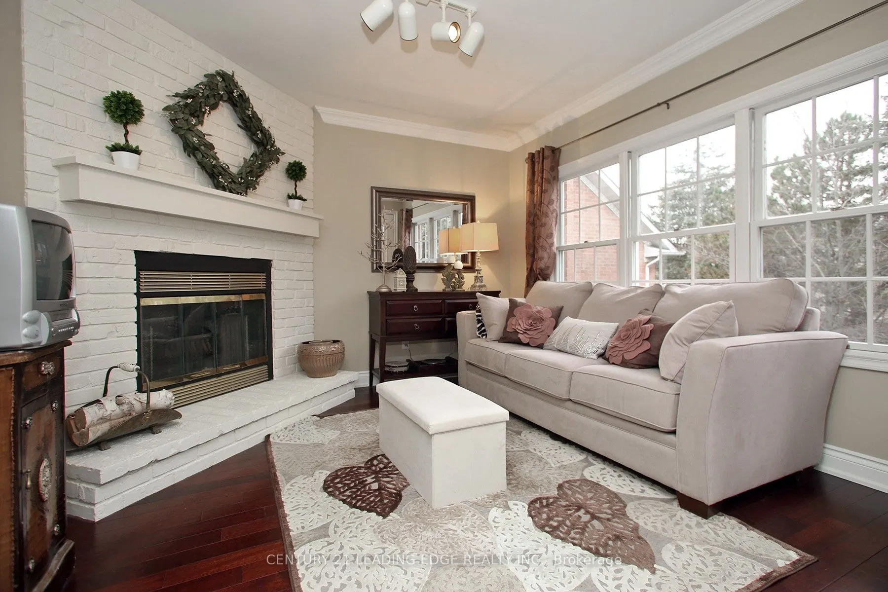 6 WRENWOOD Court