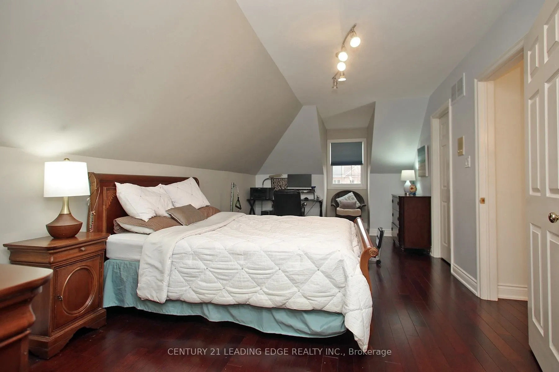 6 WRENWOOD Court