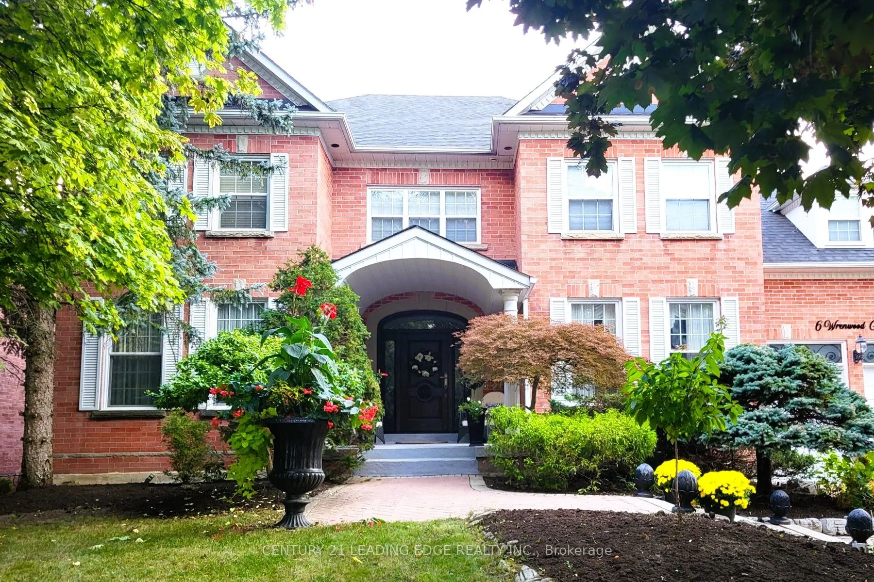 6 WRENWOOD Court