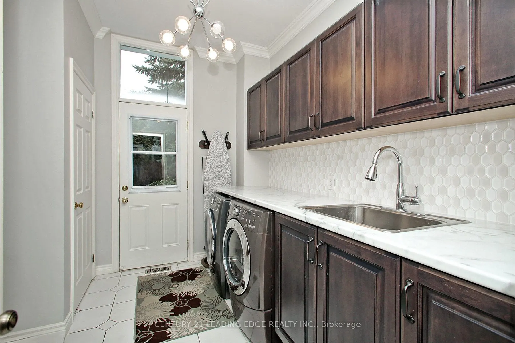 6 WRENWOOD Court