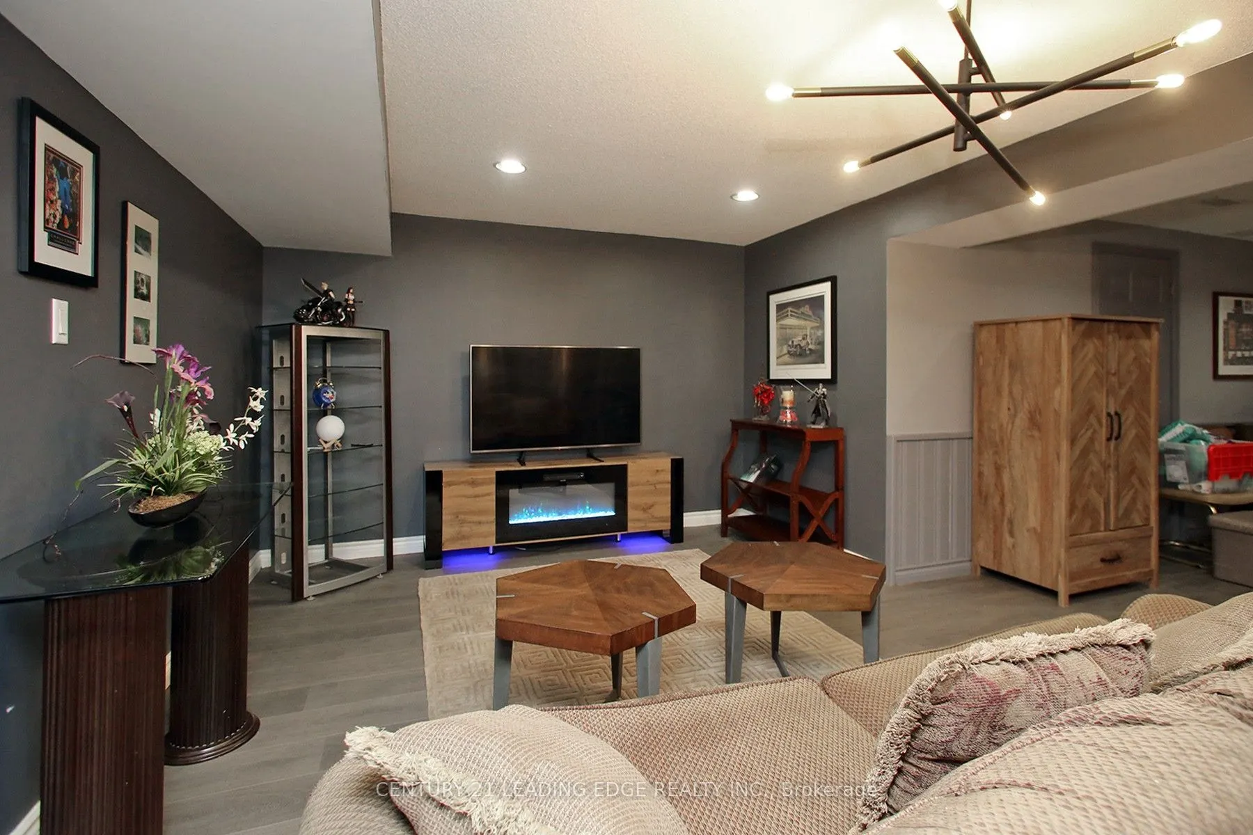 6 WRENWOOD Court