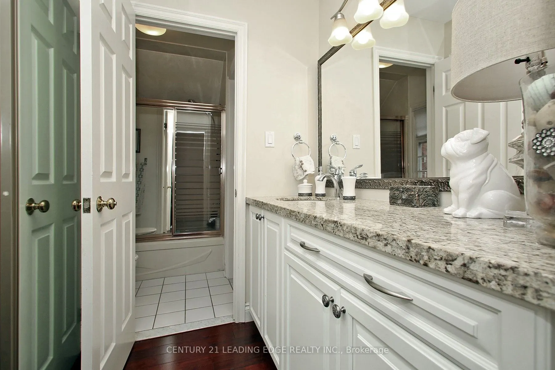 6 WRENWOOD Court
