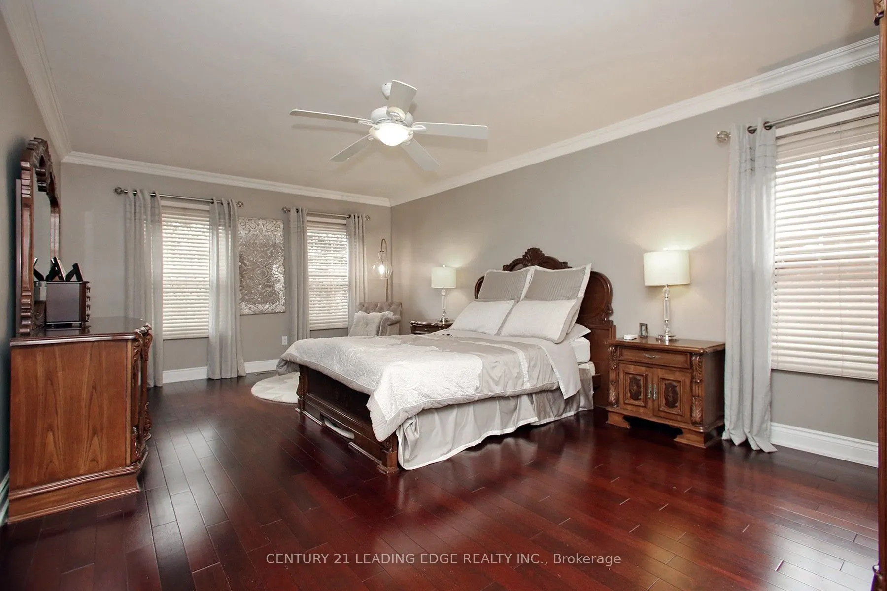6 WRENWOOD Court