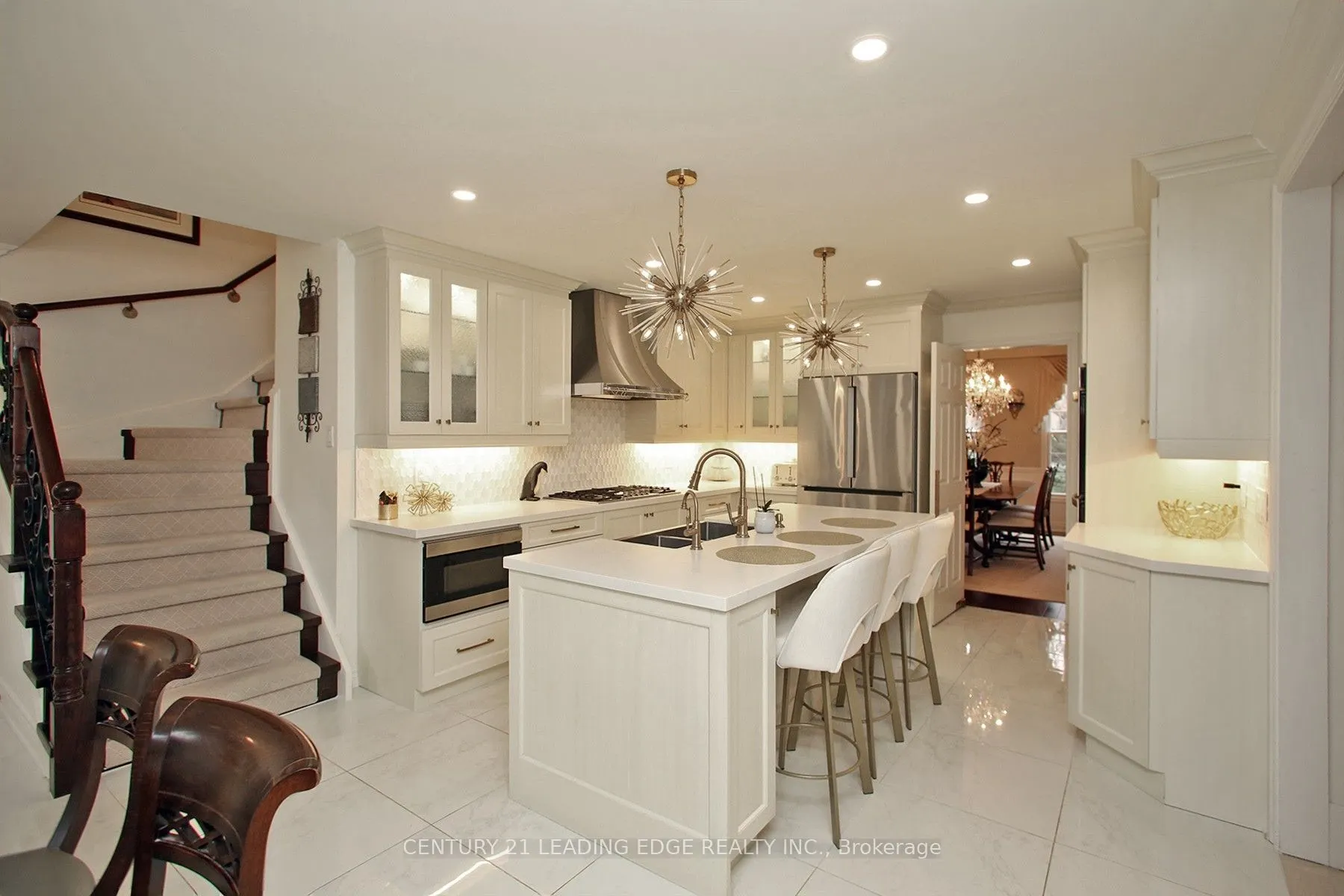 6 WRENWOOD Court