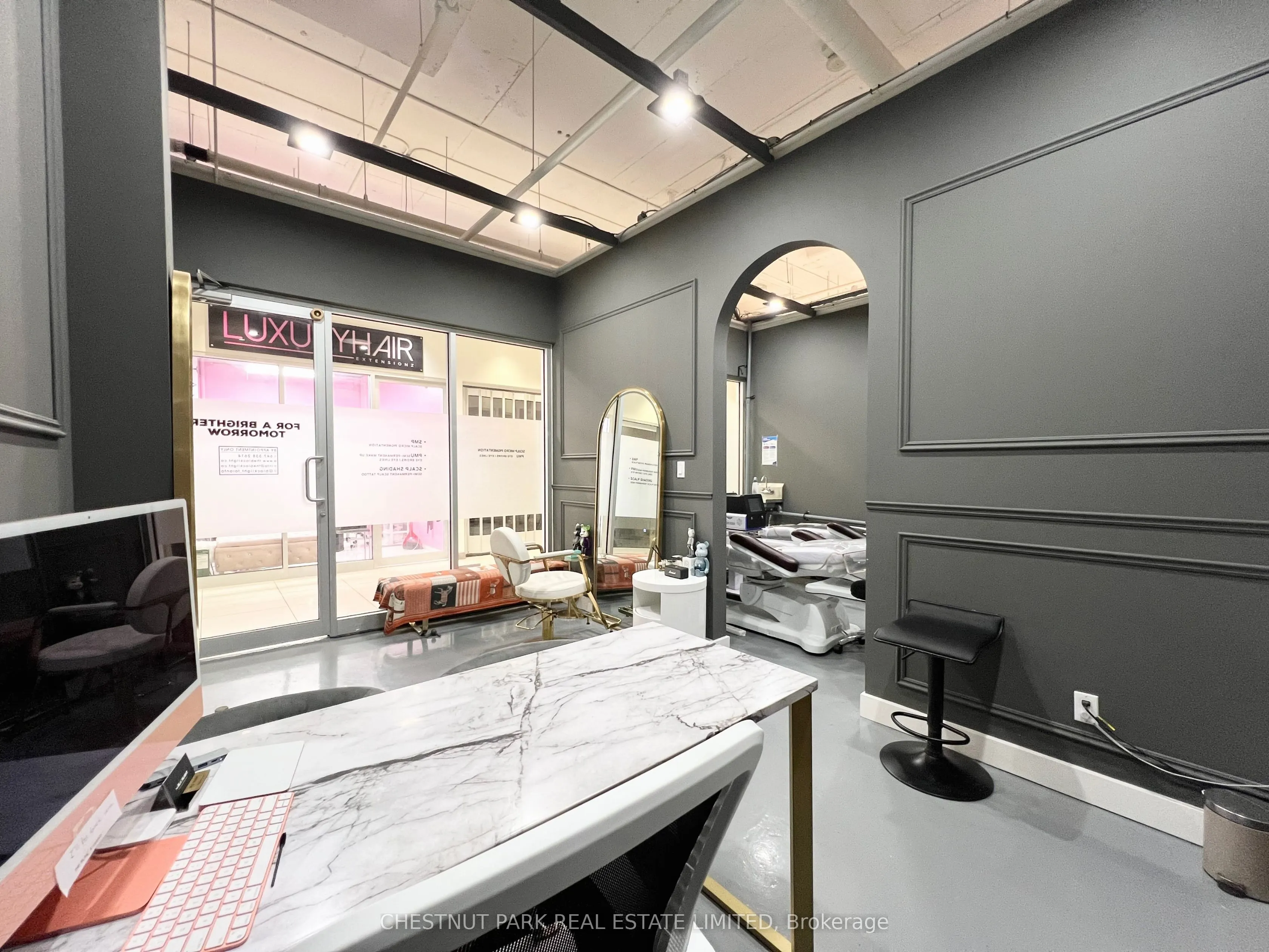 7181 Yonge Street, #207
