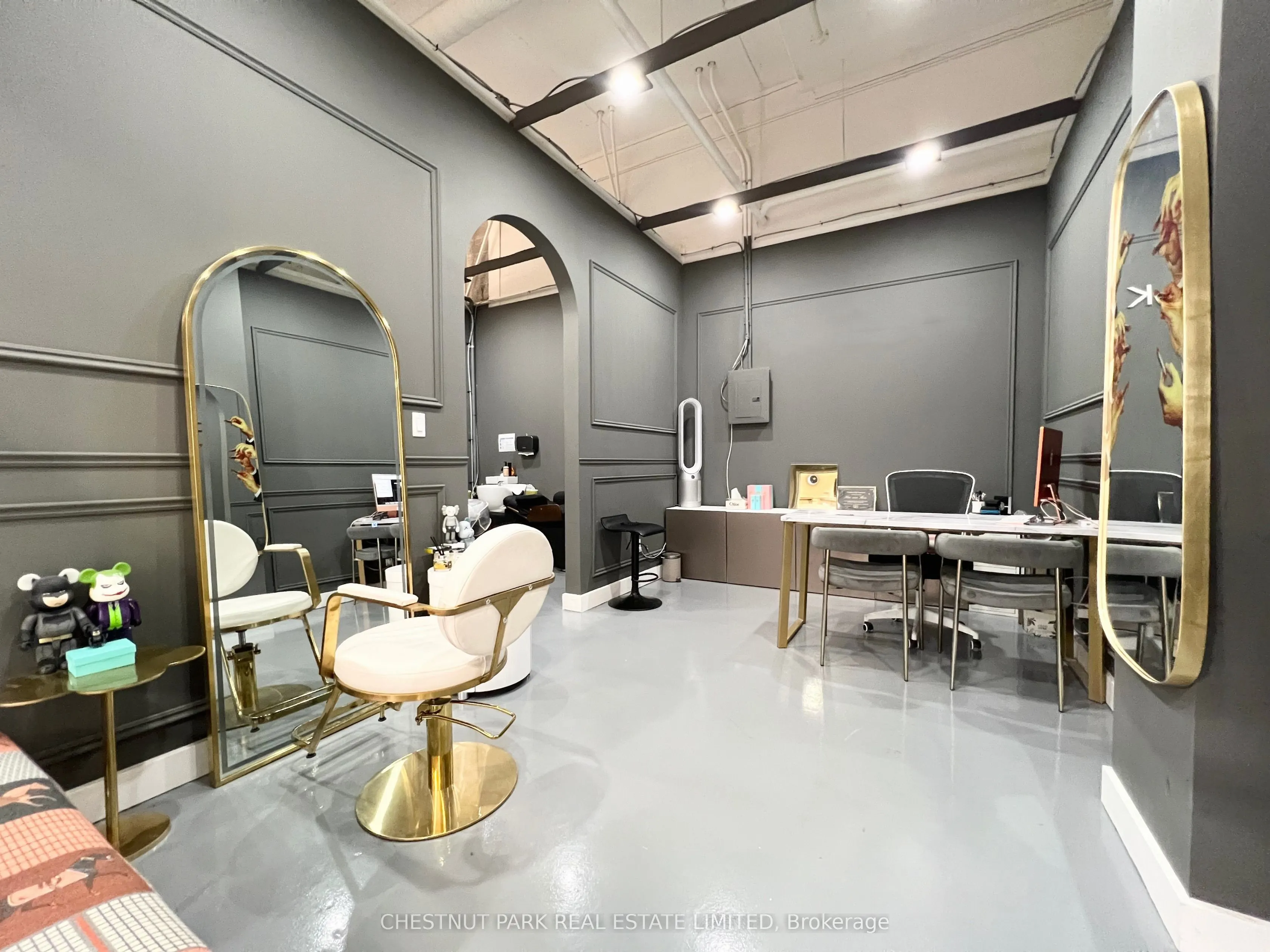 7181 Yonge Street, #207