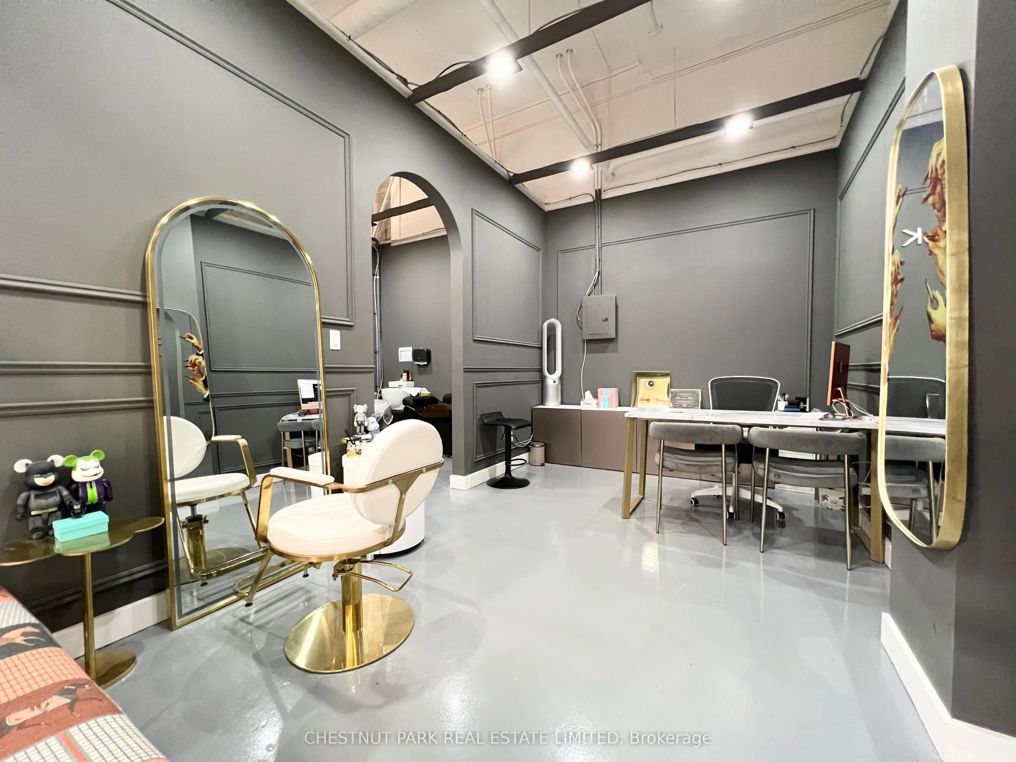 7181 Yonge Street, #207