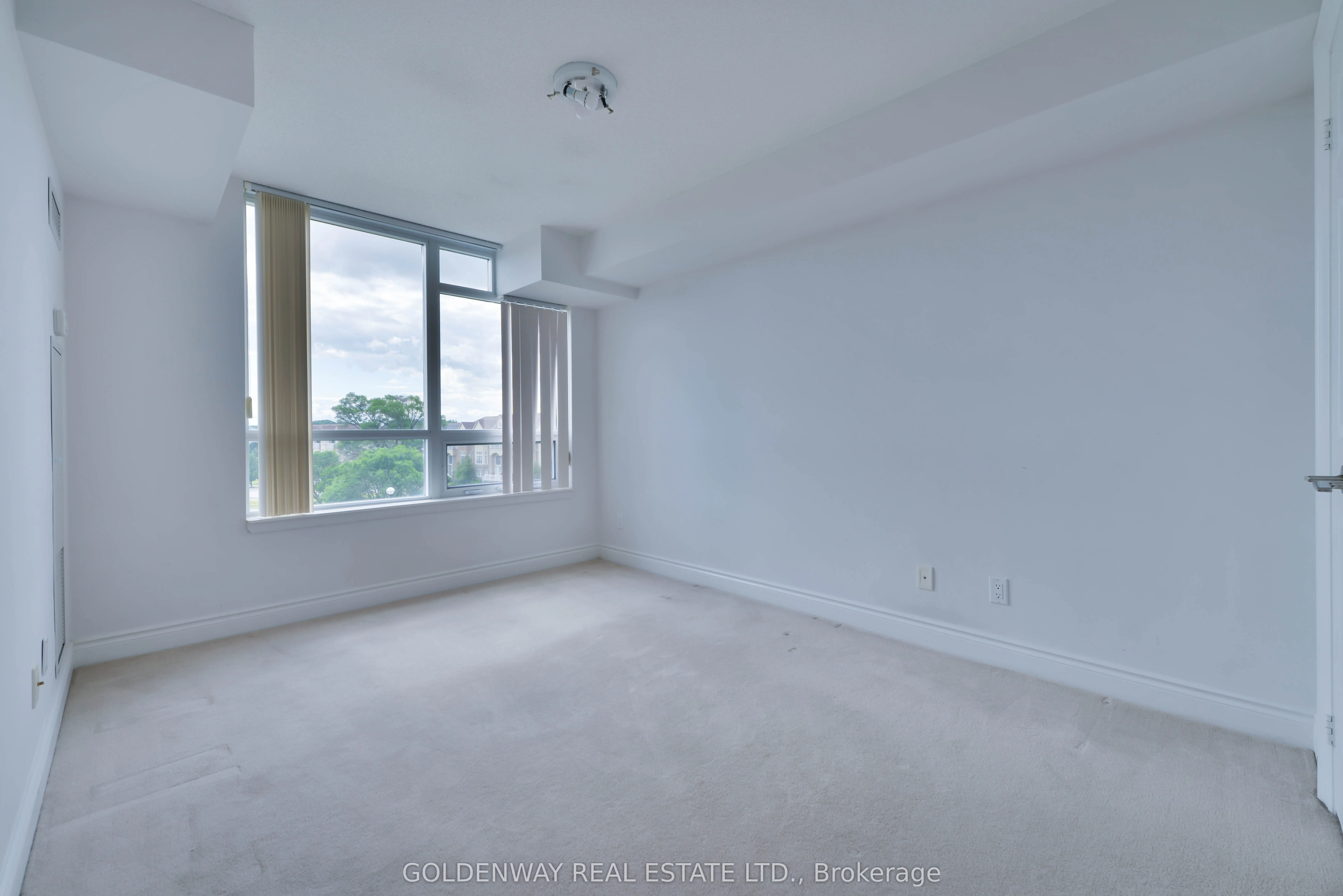23 Cox Boulevard #572