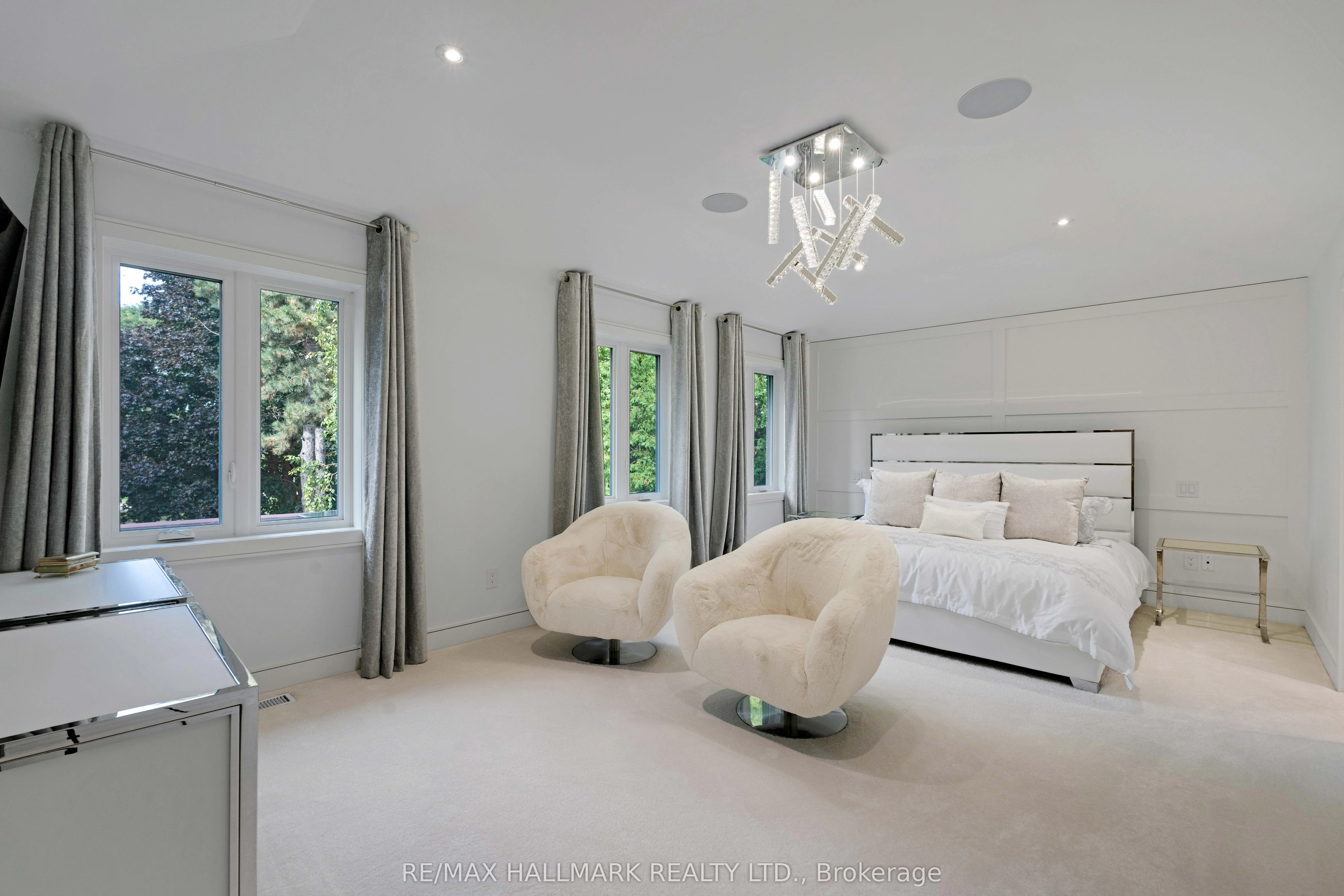 48 Forest Circle Court