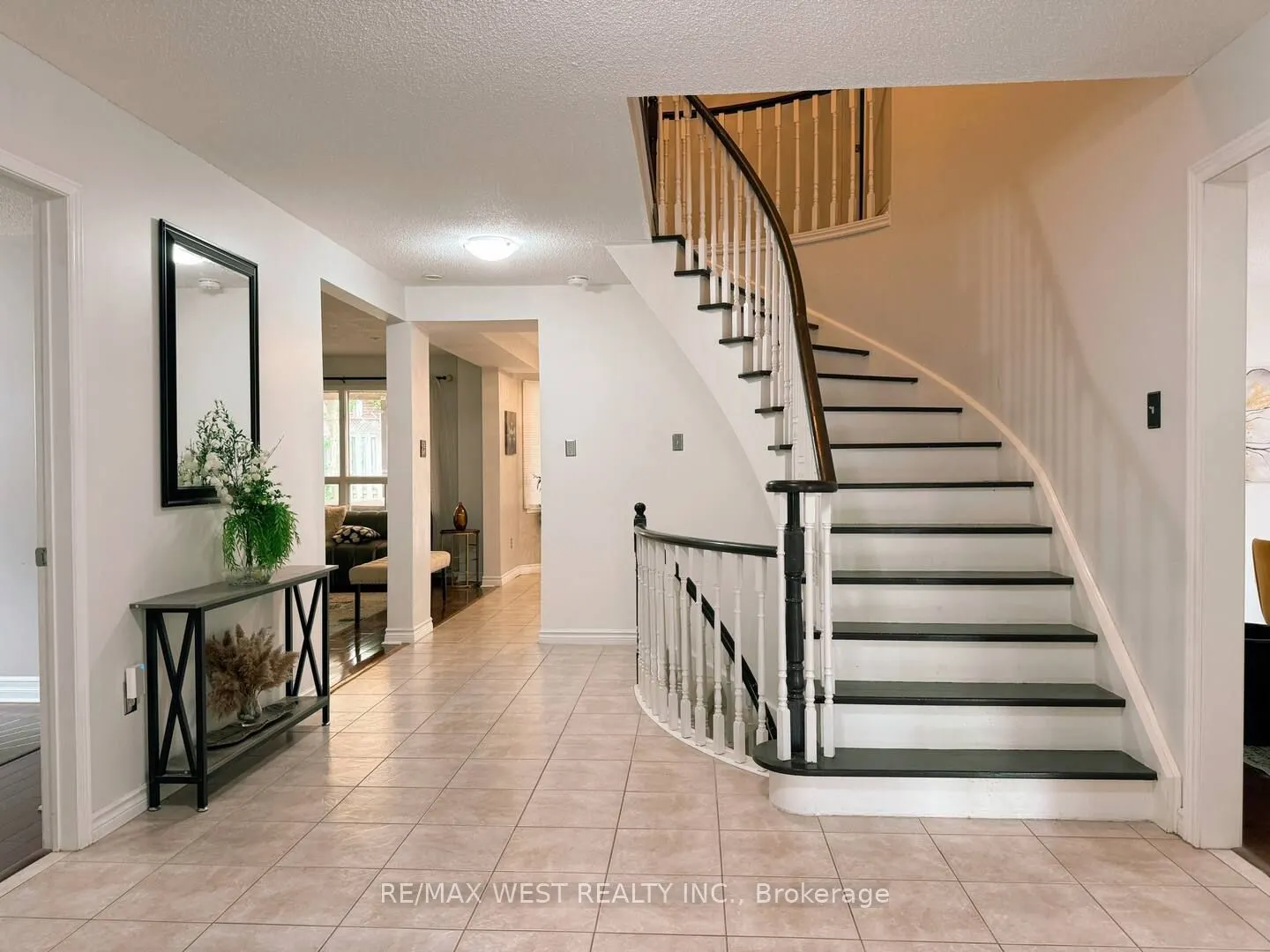 746 Leslie Valley Drive