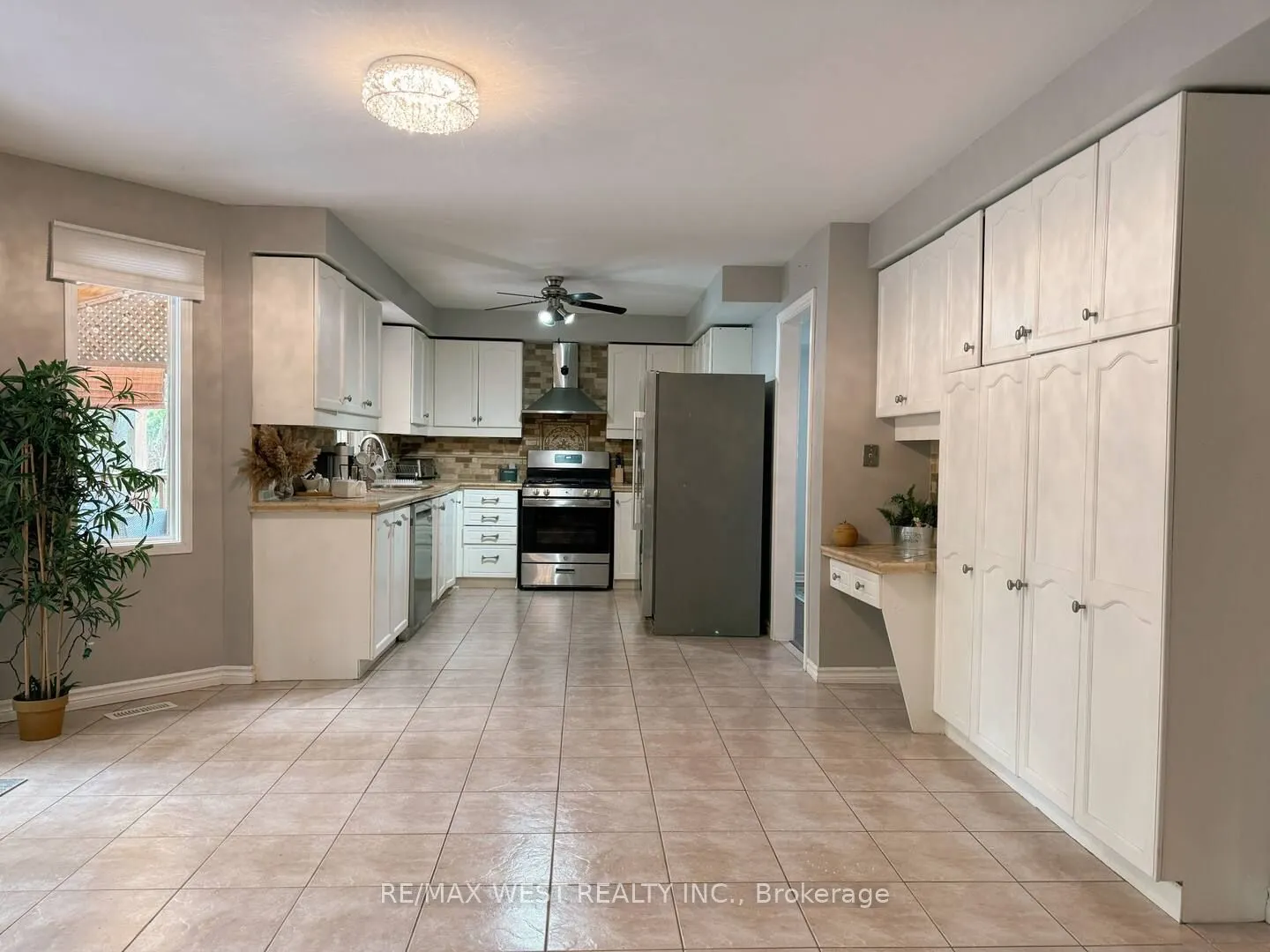 746 Leslie Valley Drive