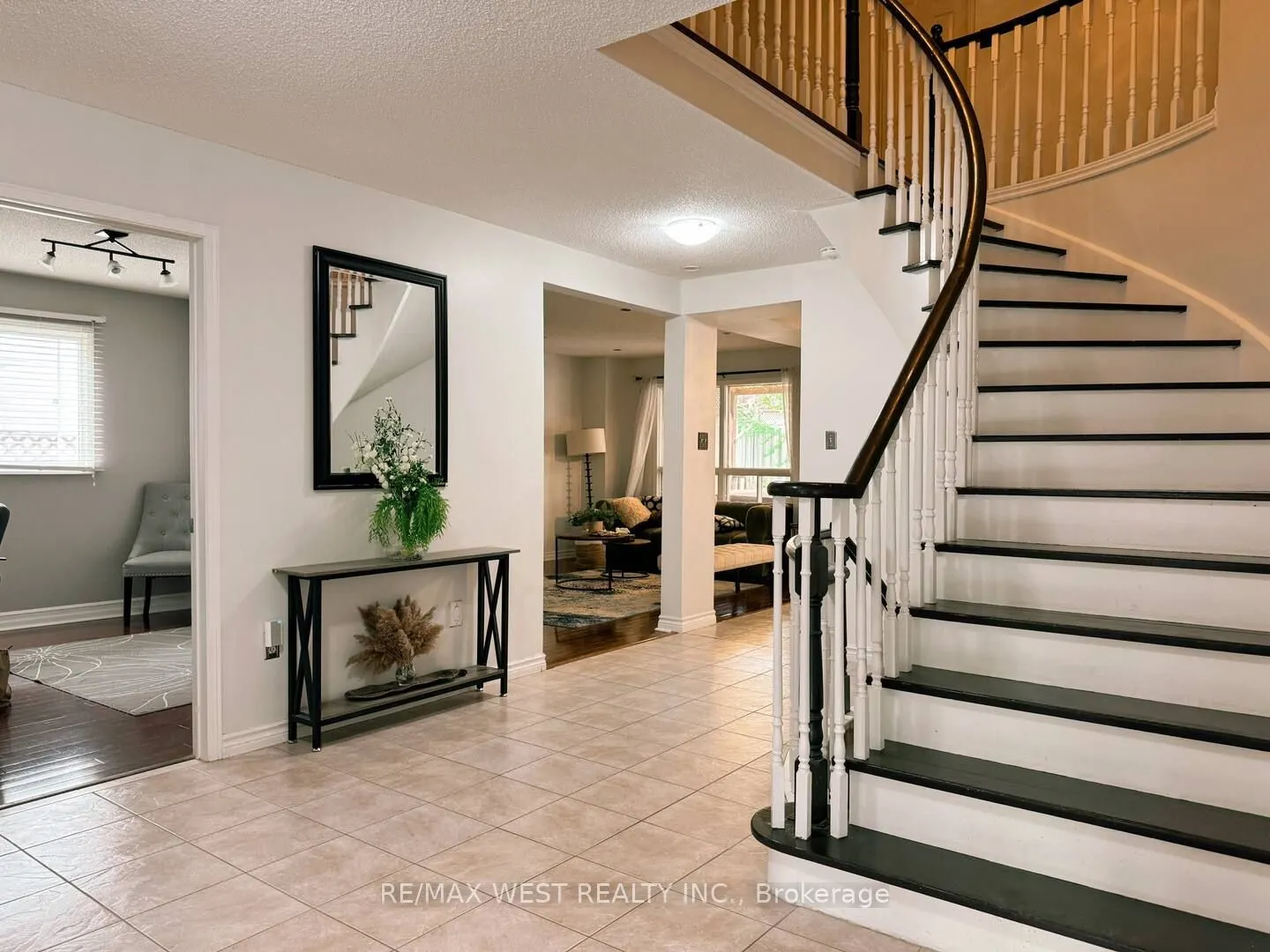 746 Leslie Valley Drive