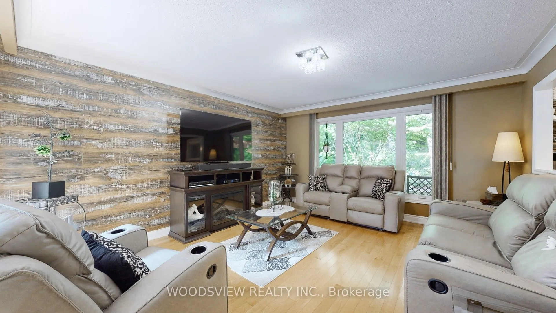 250 Kingscross Drive