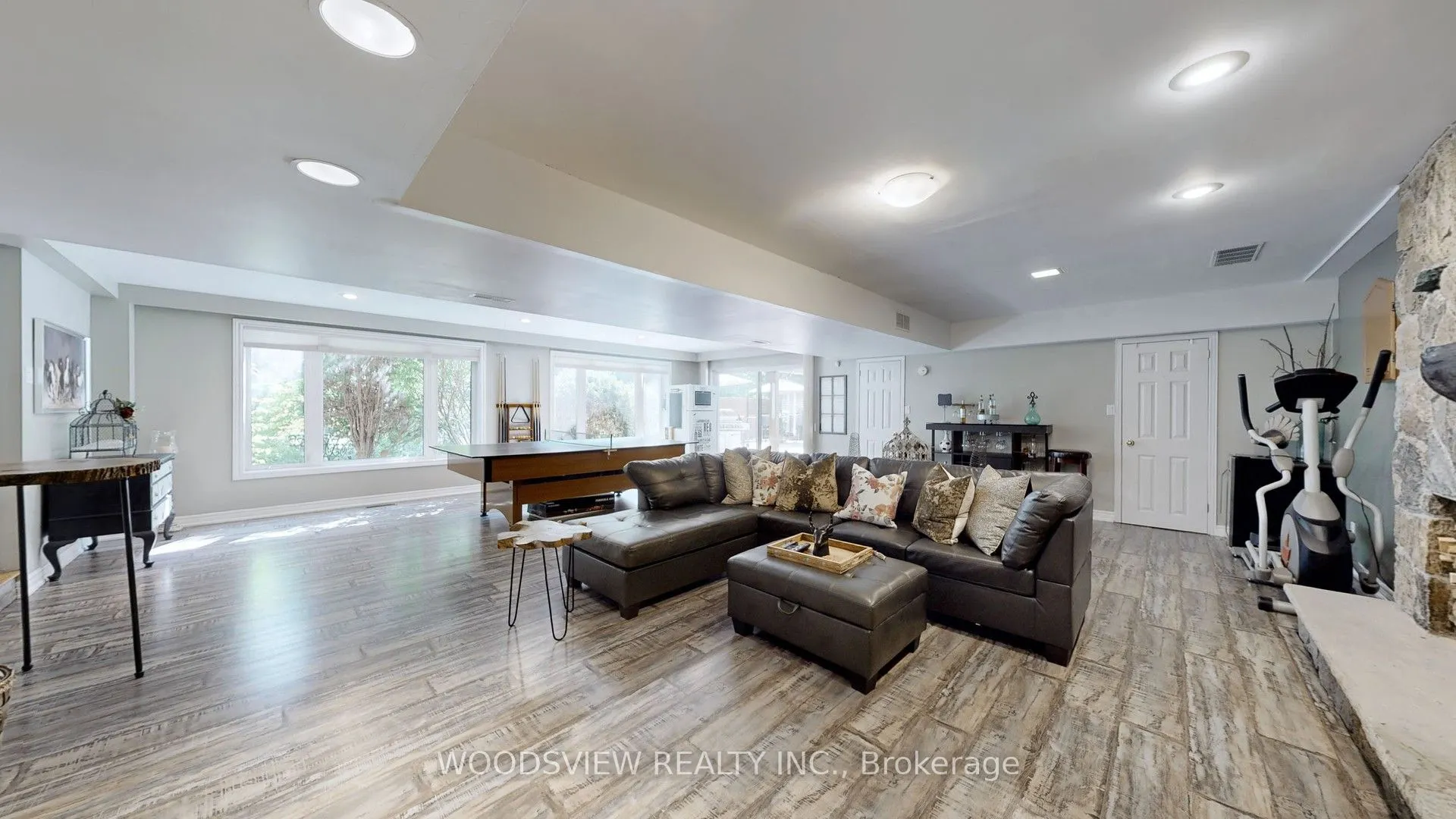 250 Kingscross Drive