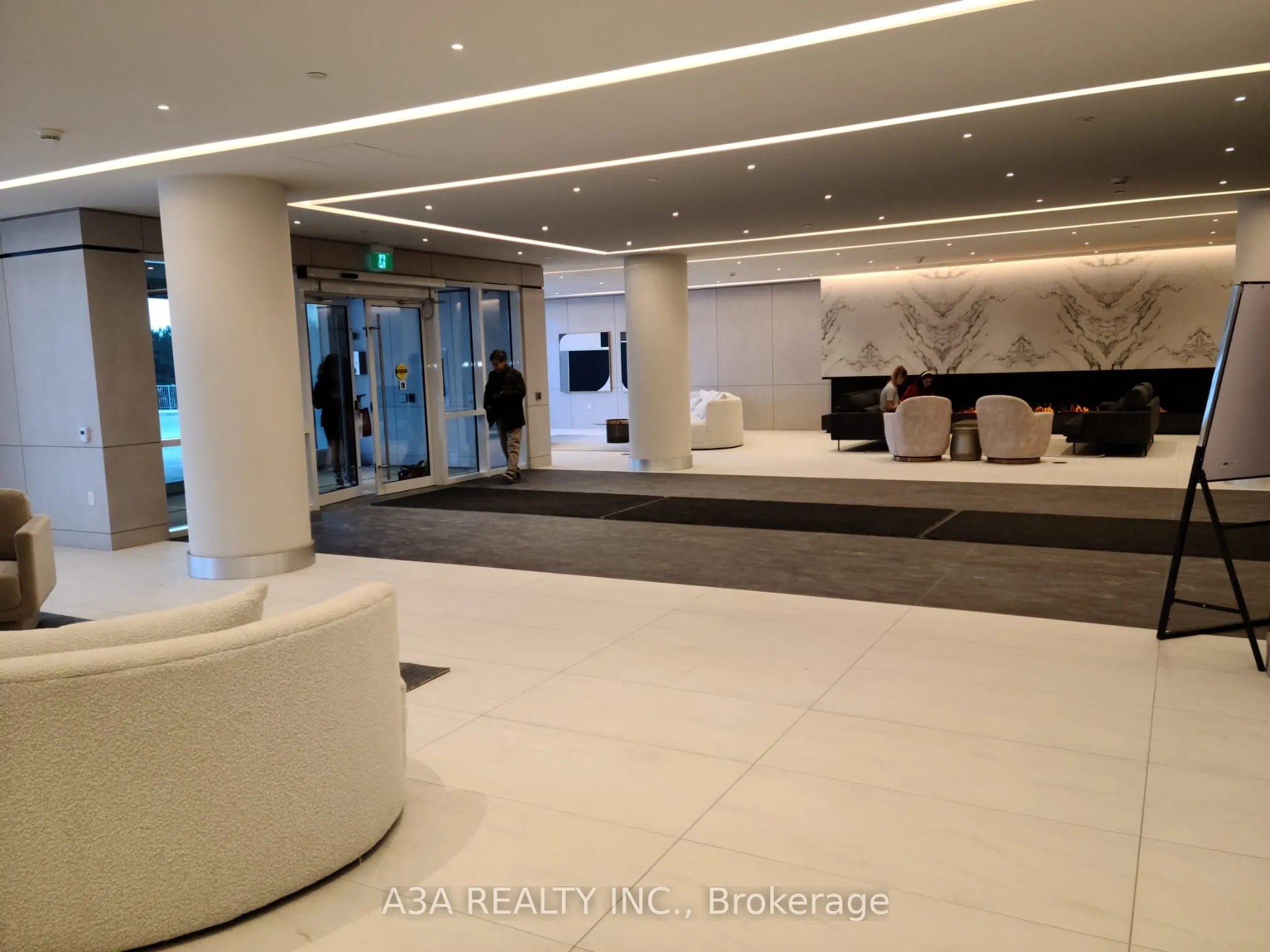 50 Upper Mall Way #2201
