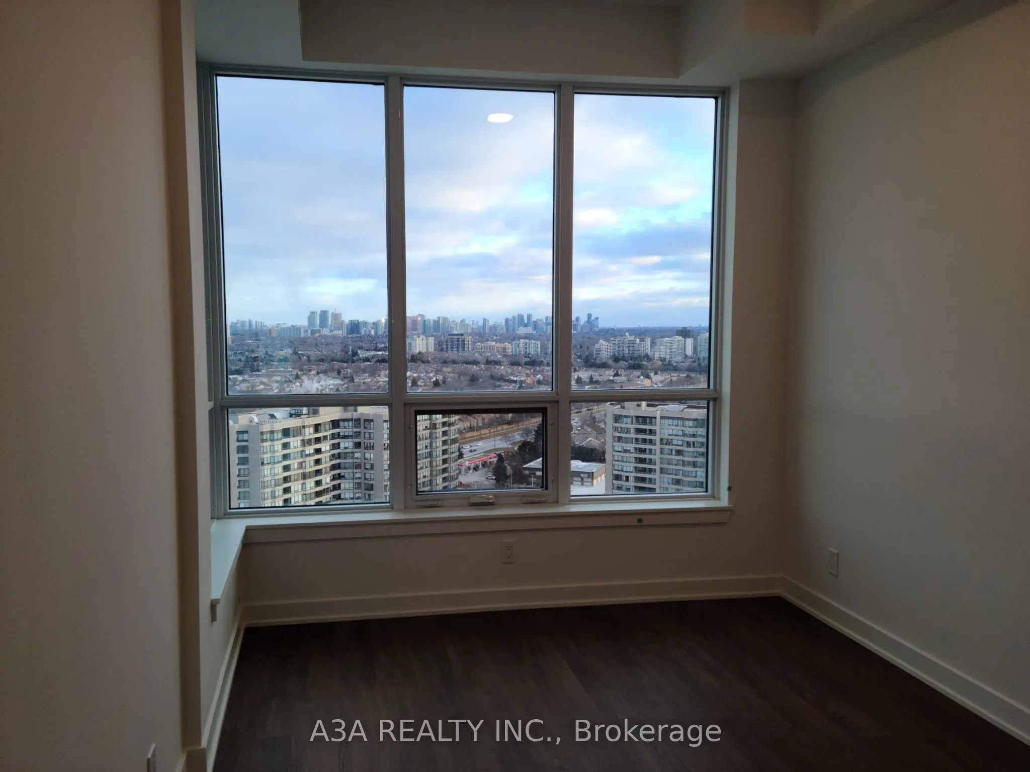 50 Upper Mall Way #2201