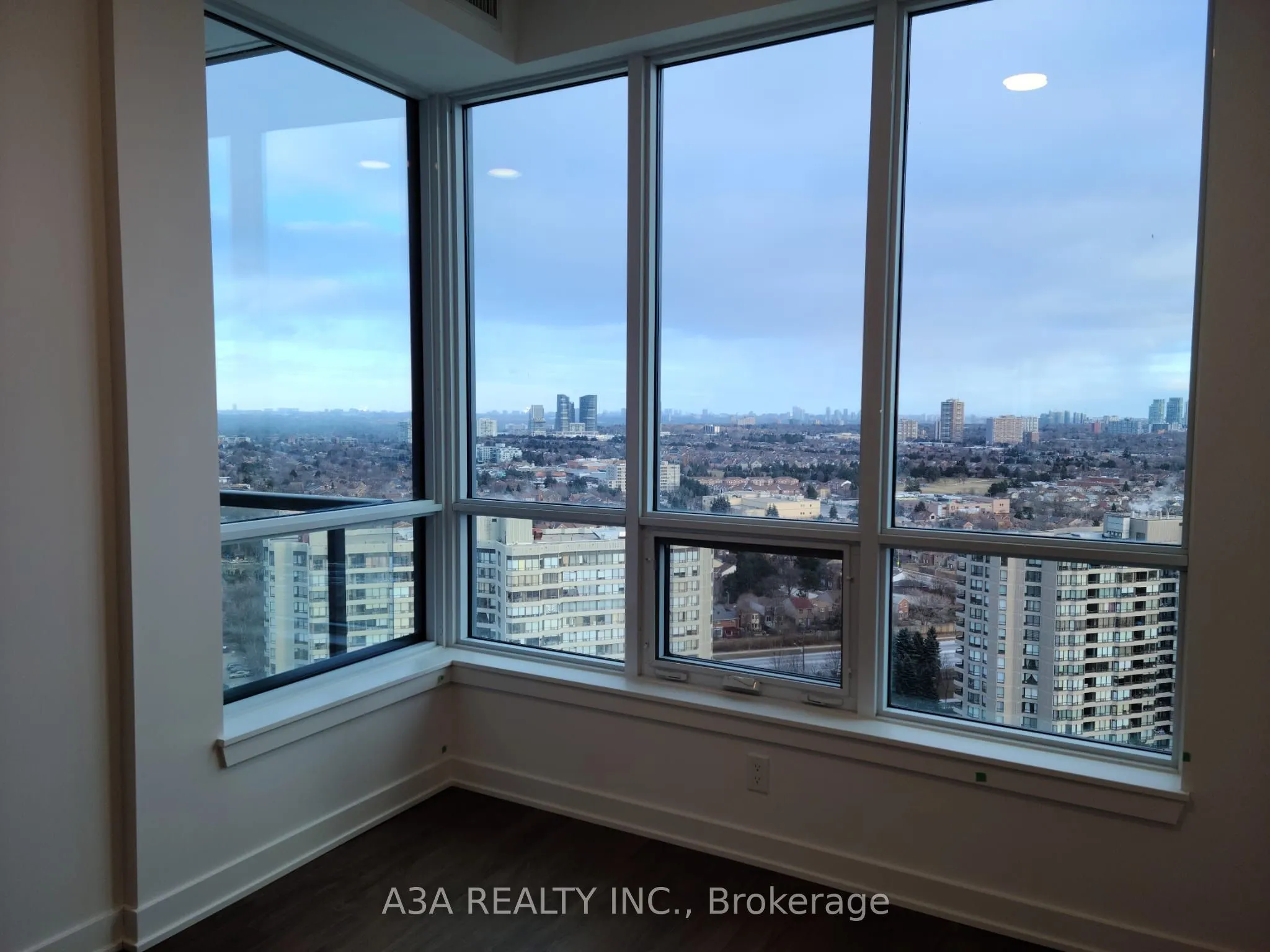 50 Upper Mall Way #2201