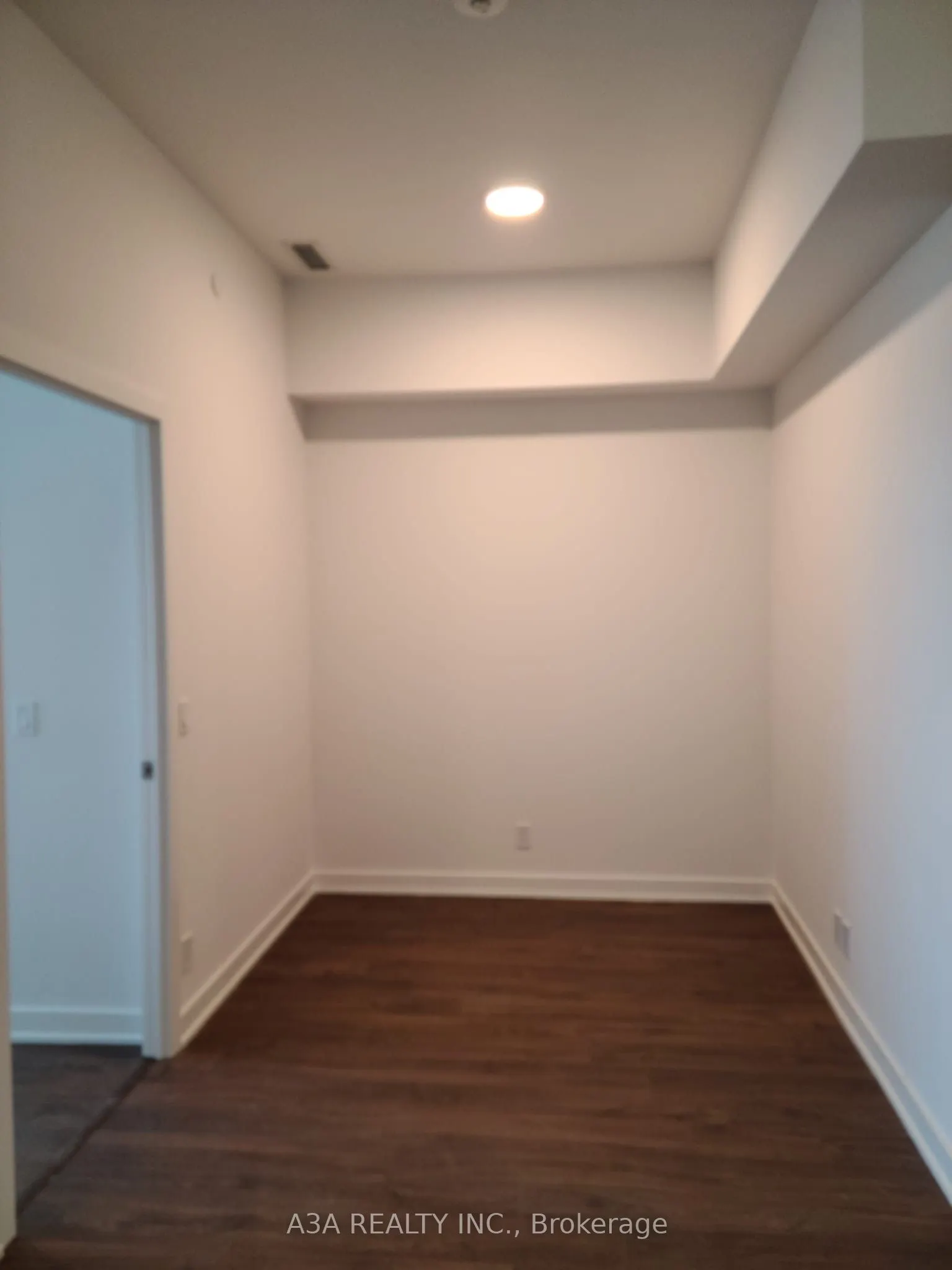 50 Upper Mall Way #2201