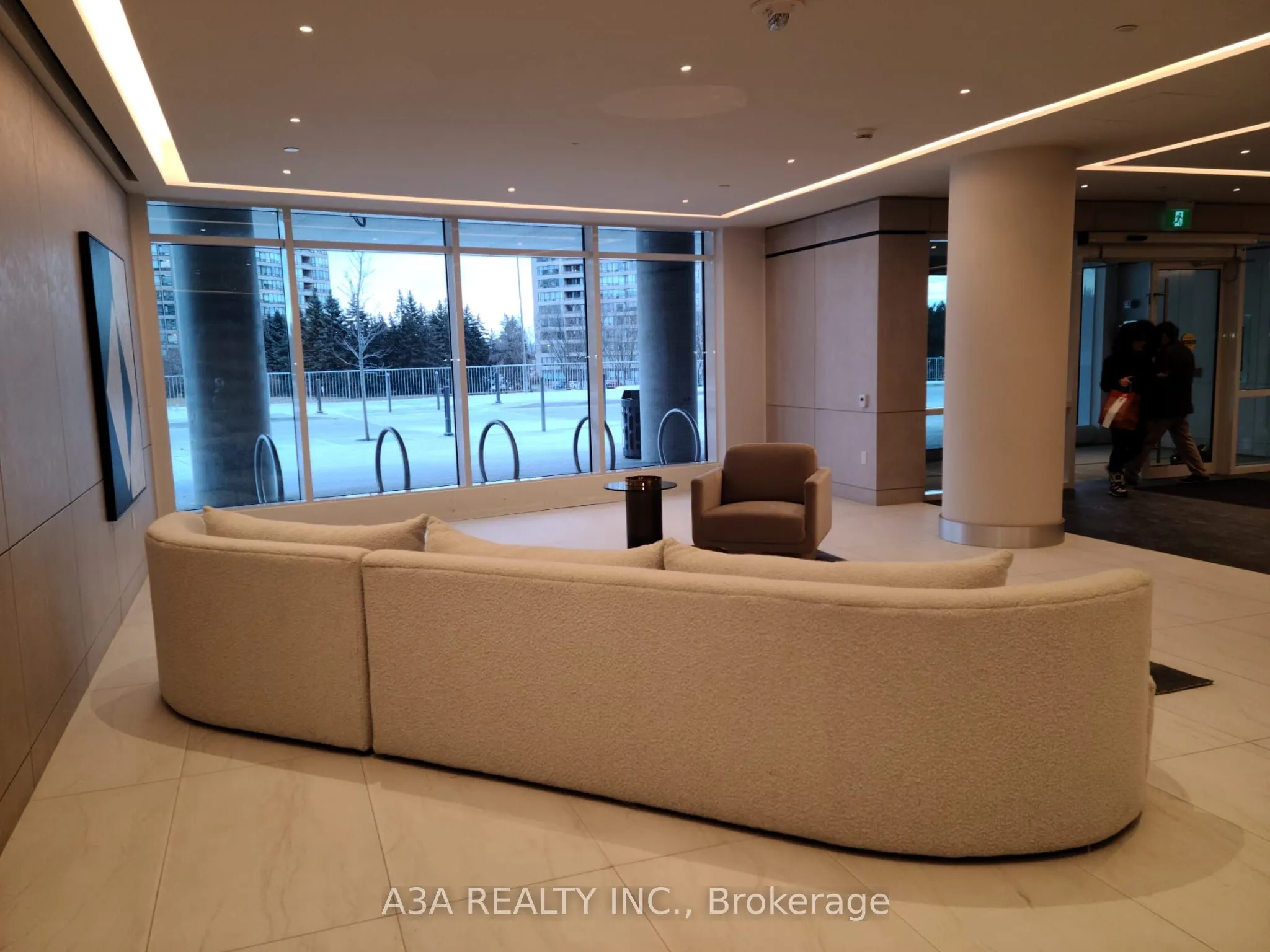 50 Upper Mall Way #2201