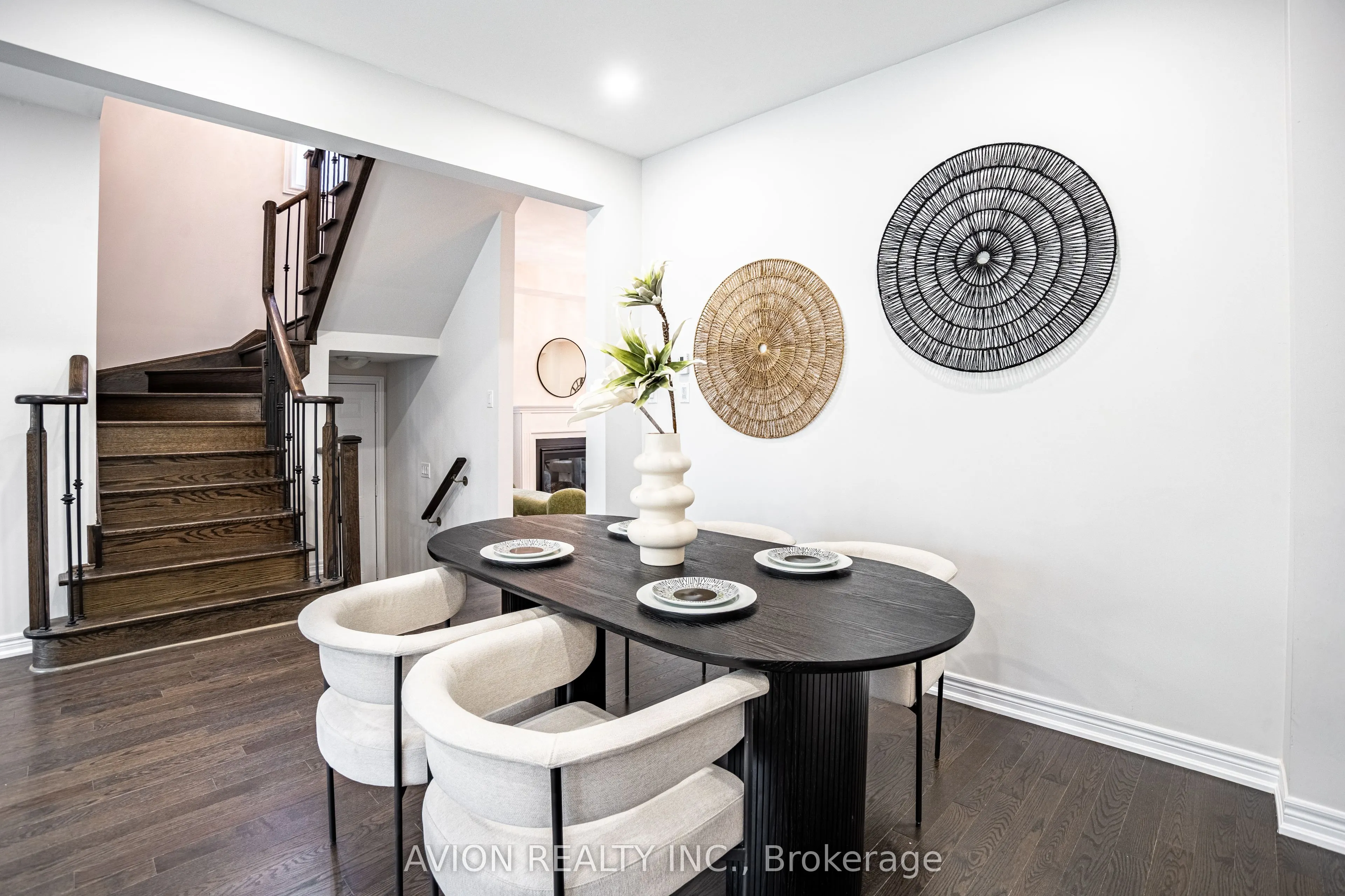 538 White's Hill Avenue
