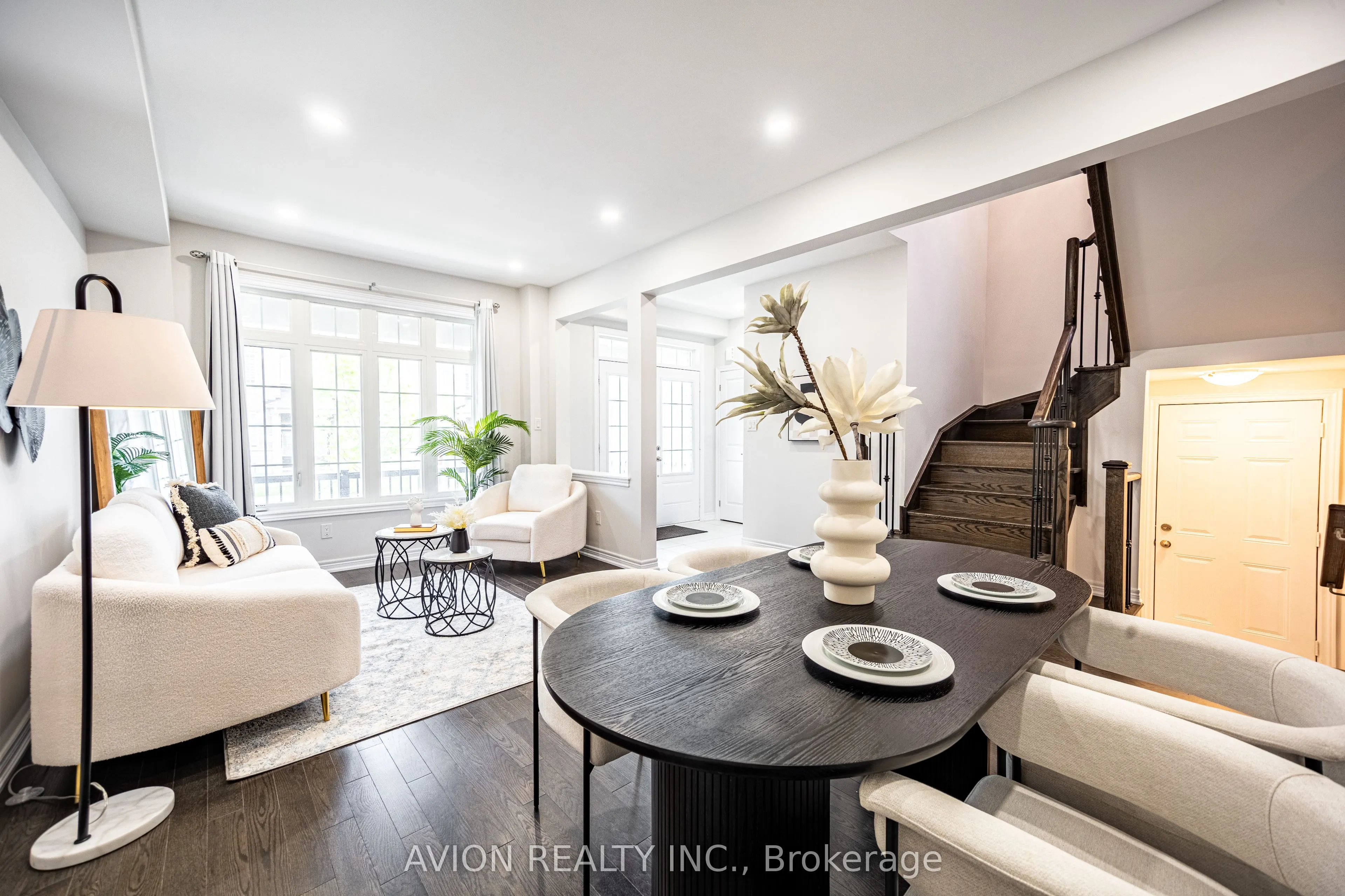 538 White's Hill Avenue